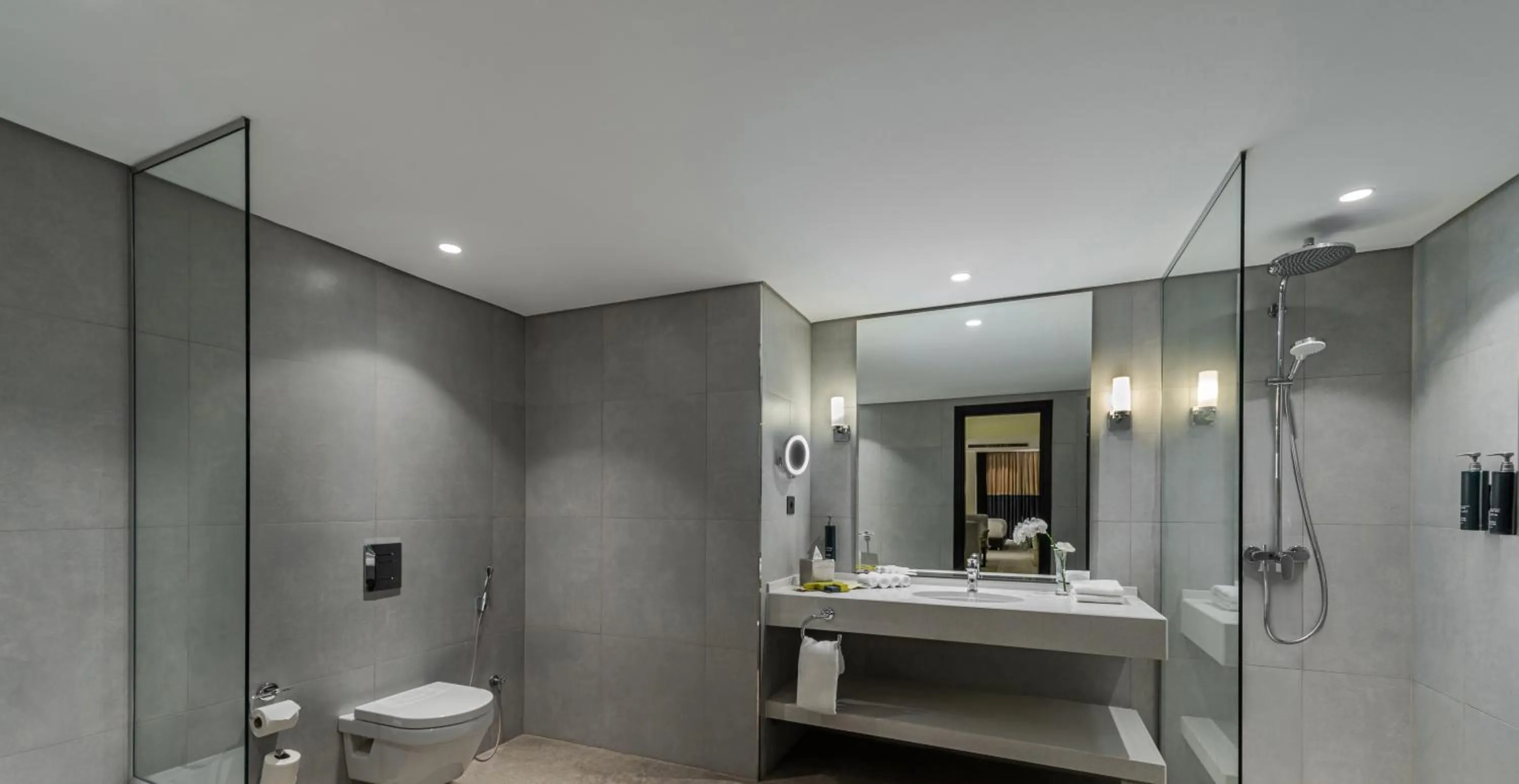 Shower in DoubleTree by Hilton Hotel Aqaba