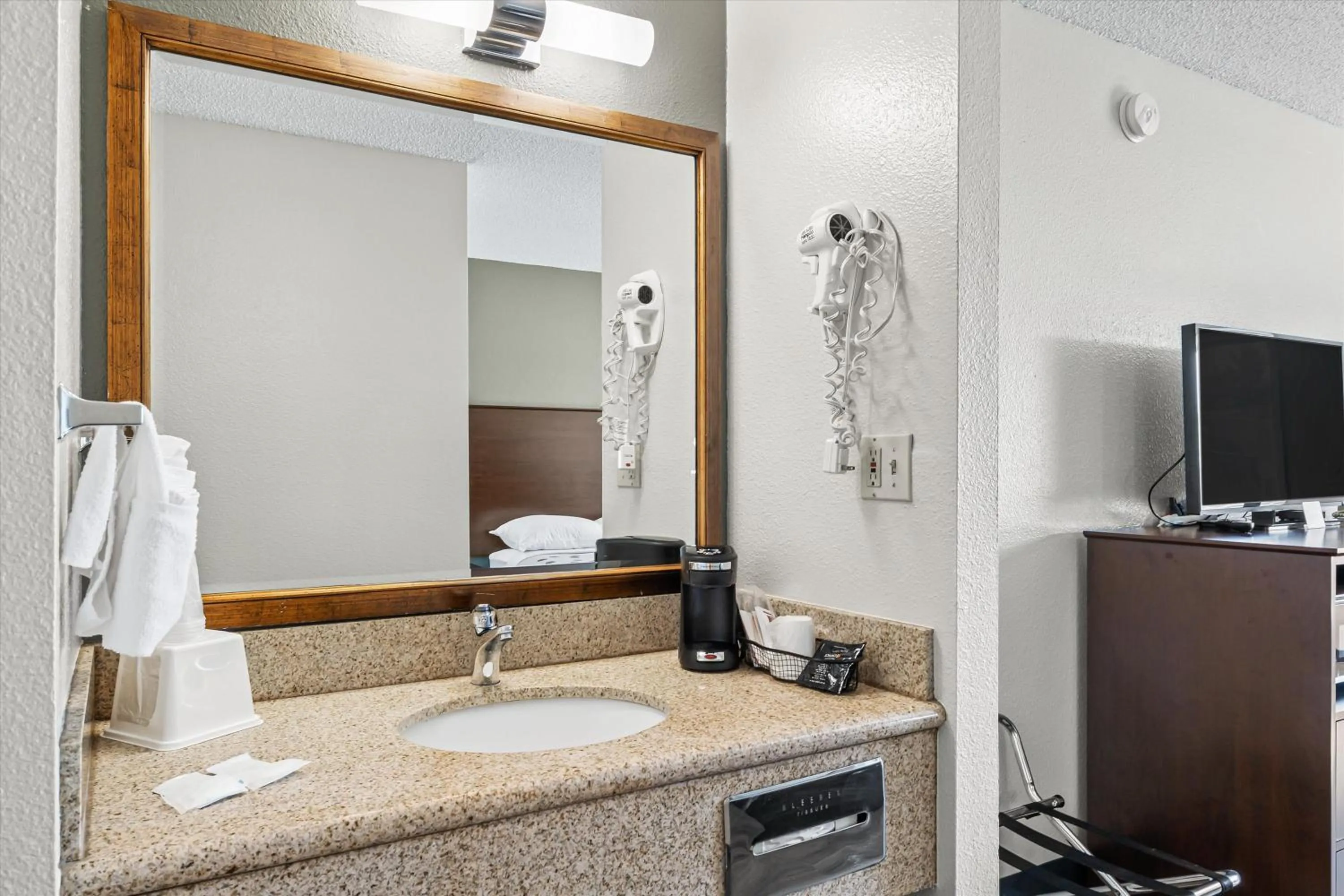 Bathroom in Bend Inn & Suites