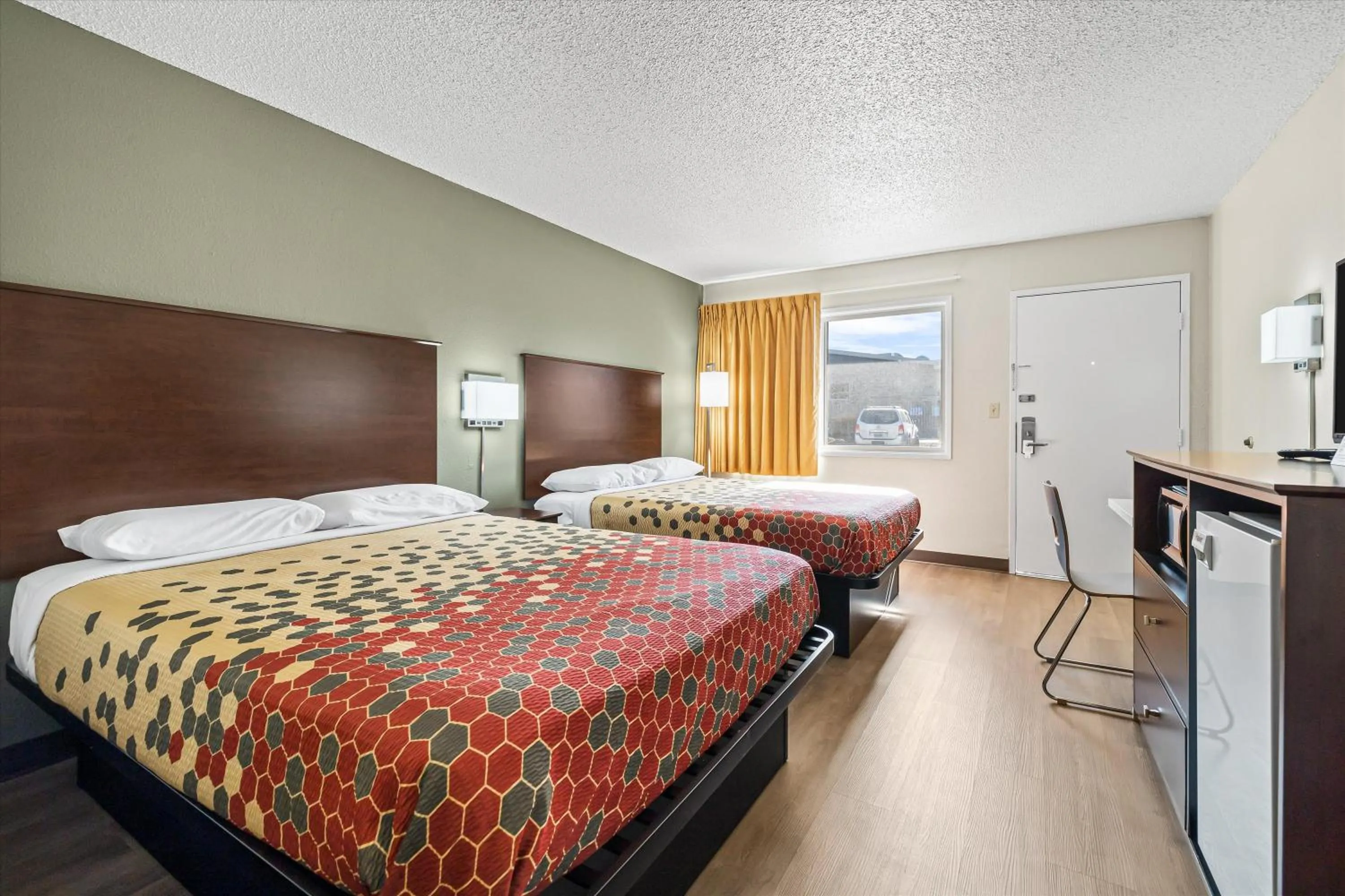 Bed in Bend Inn & Suites