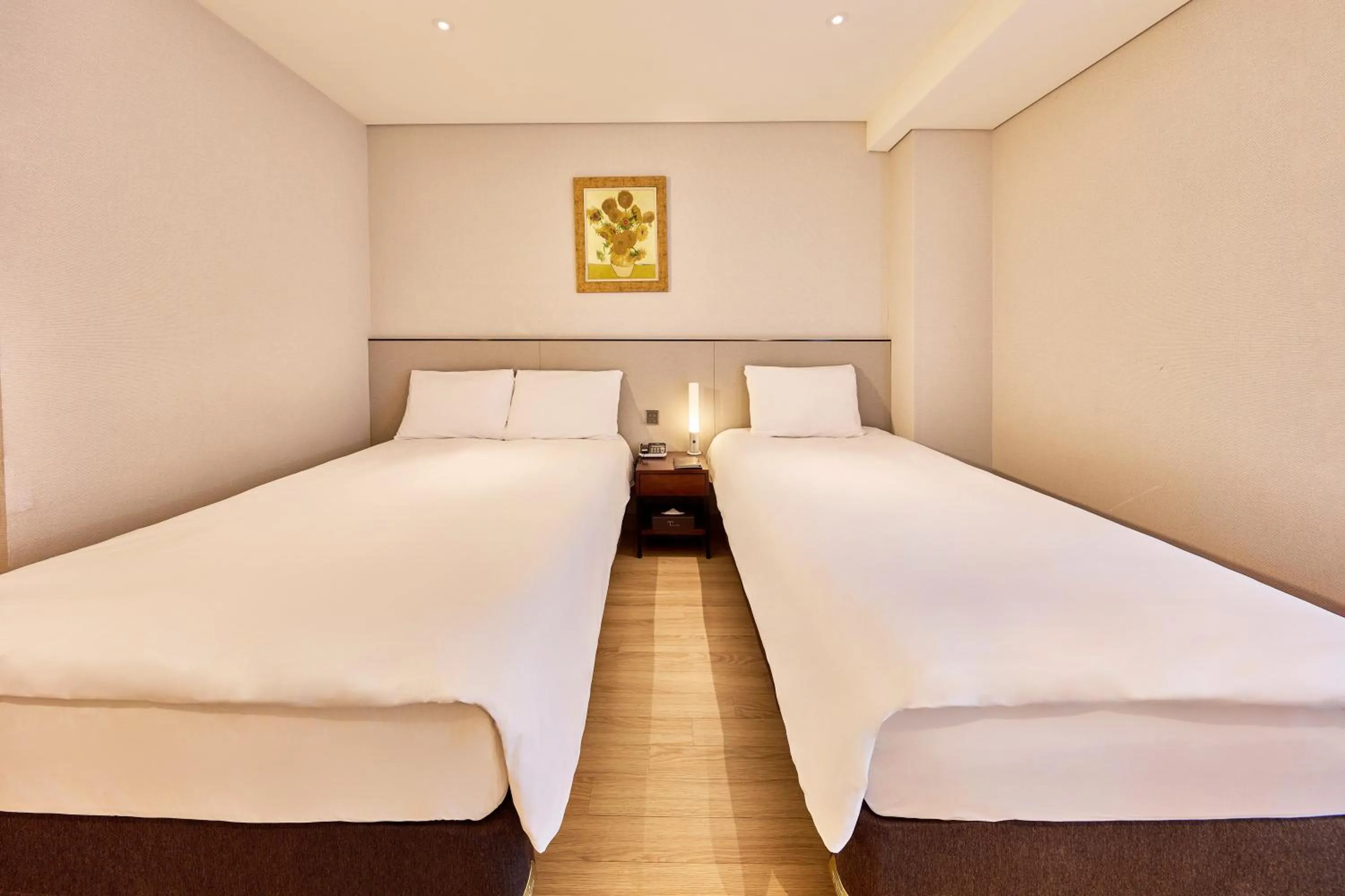 Bed in Hotel Thomas Myeongdong
