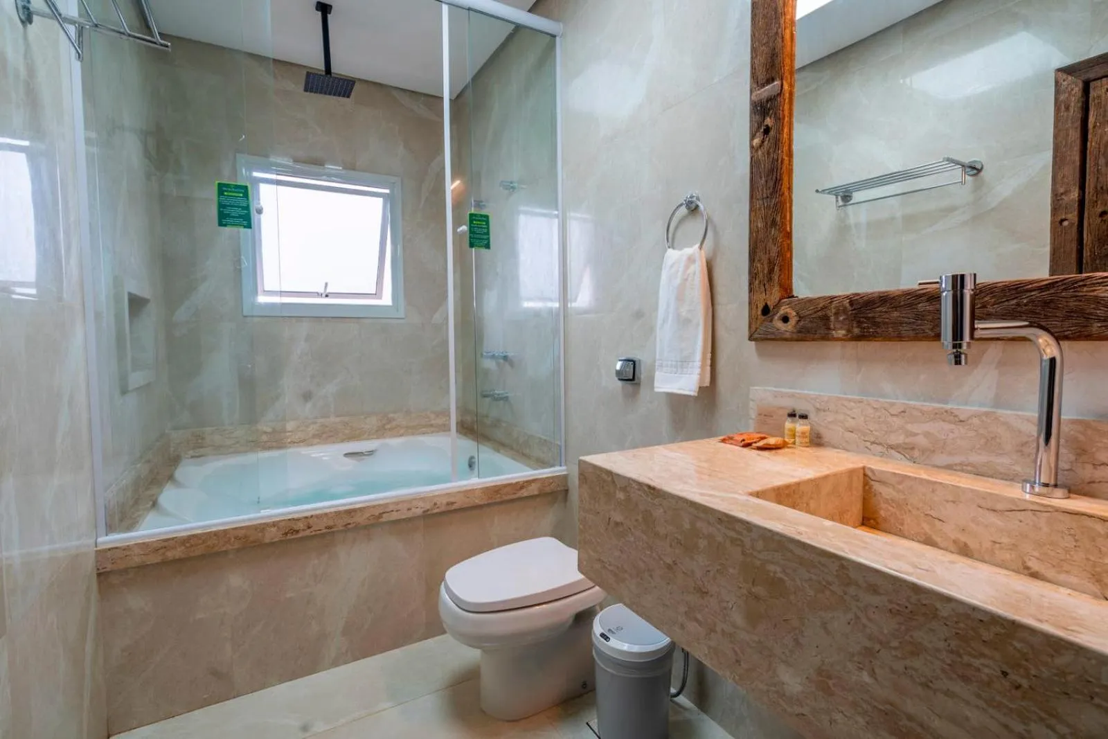 Shower in Pousada Alto Da Boa Vista