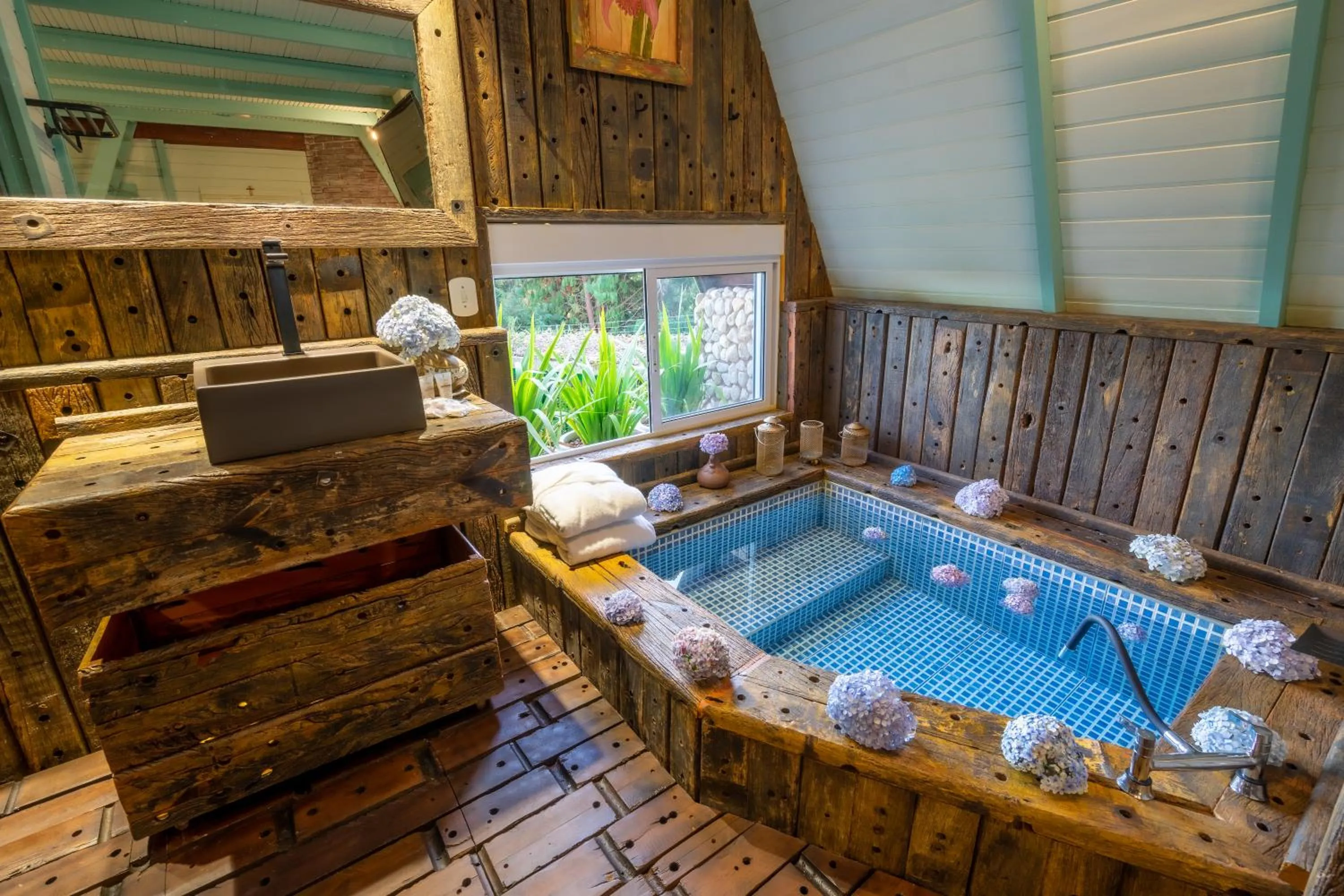 Swimming pool in Pousada Alto Da Boa Vista