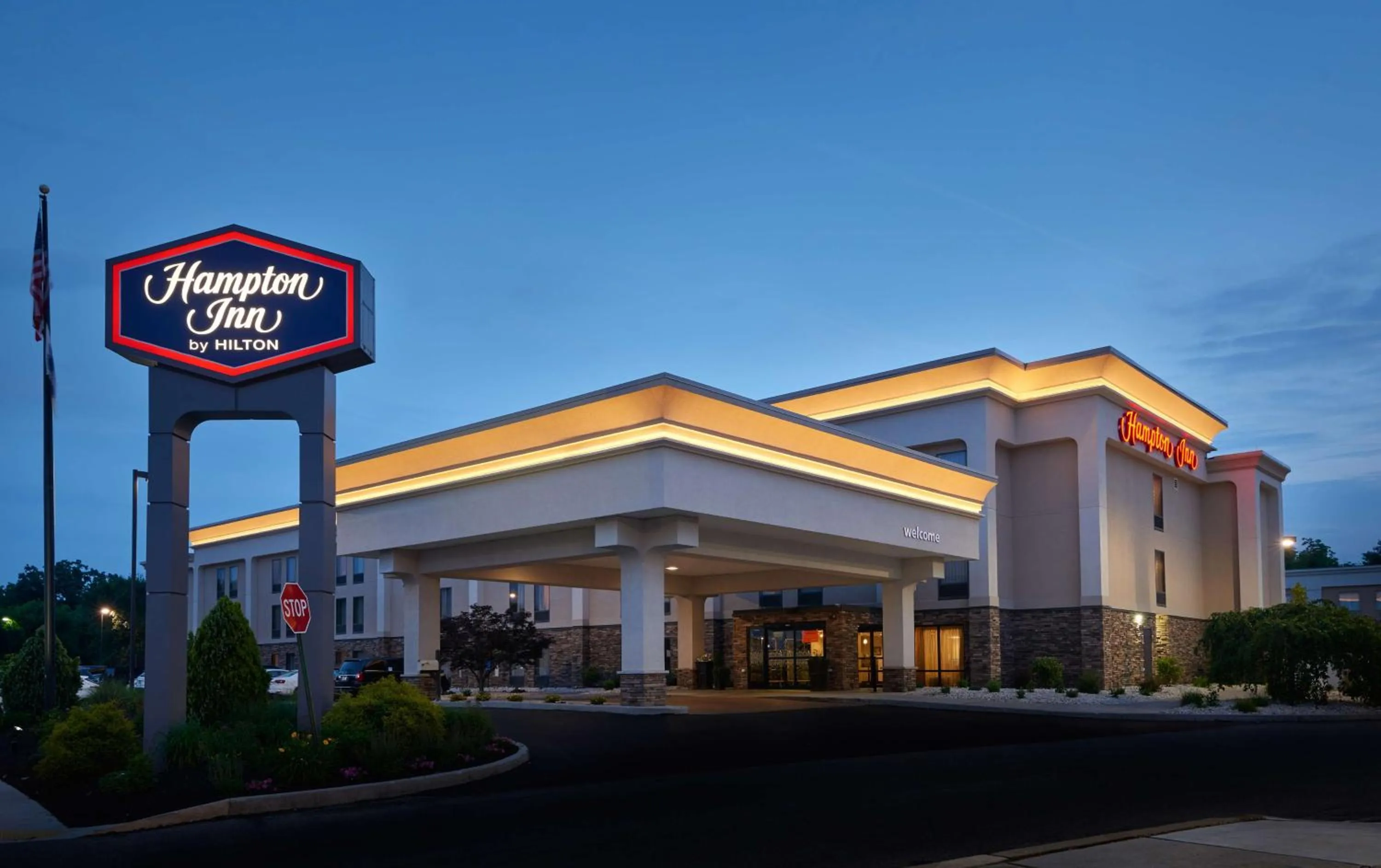 Property building in Hampton Inn Hanover
