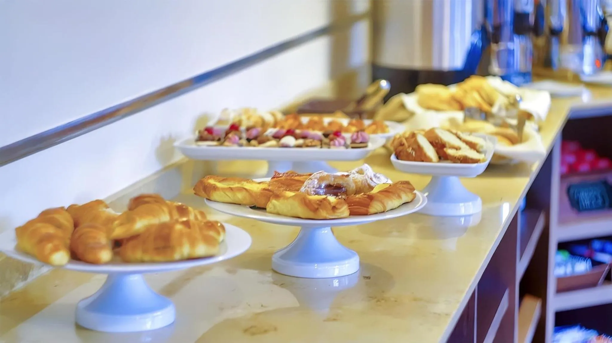 Breakfast in Cóndor Suites Apart Hotel