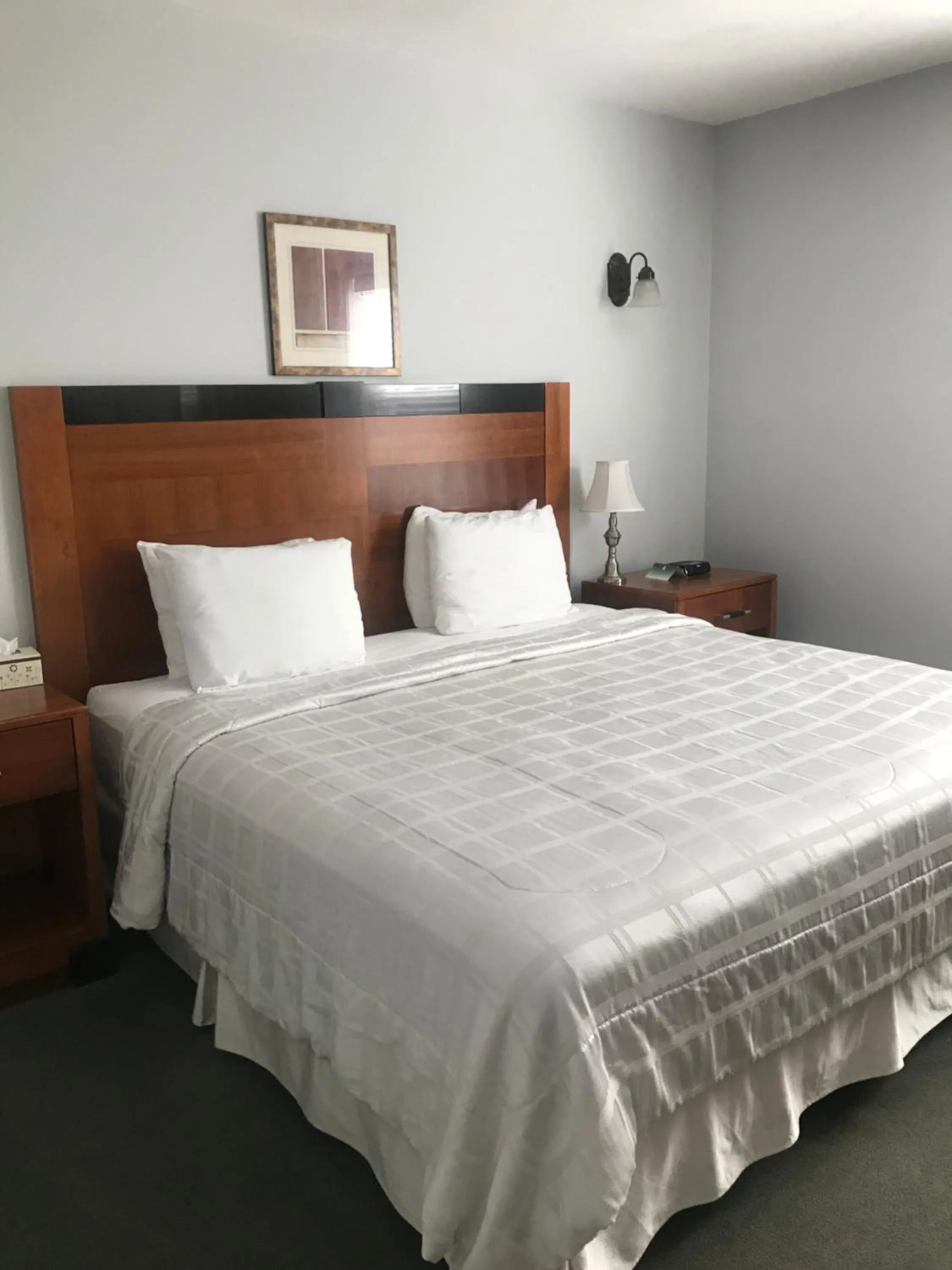 Bed in Crescent Suites Hotel