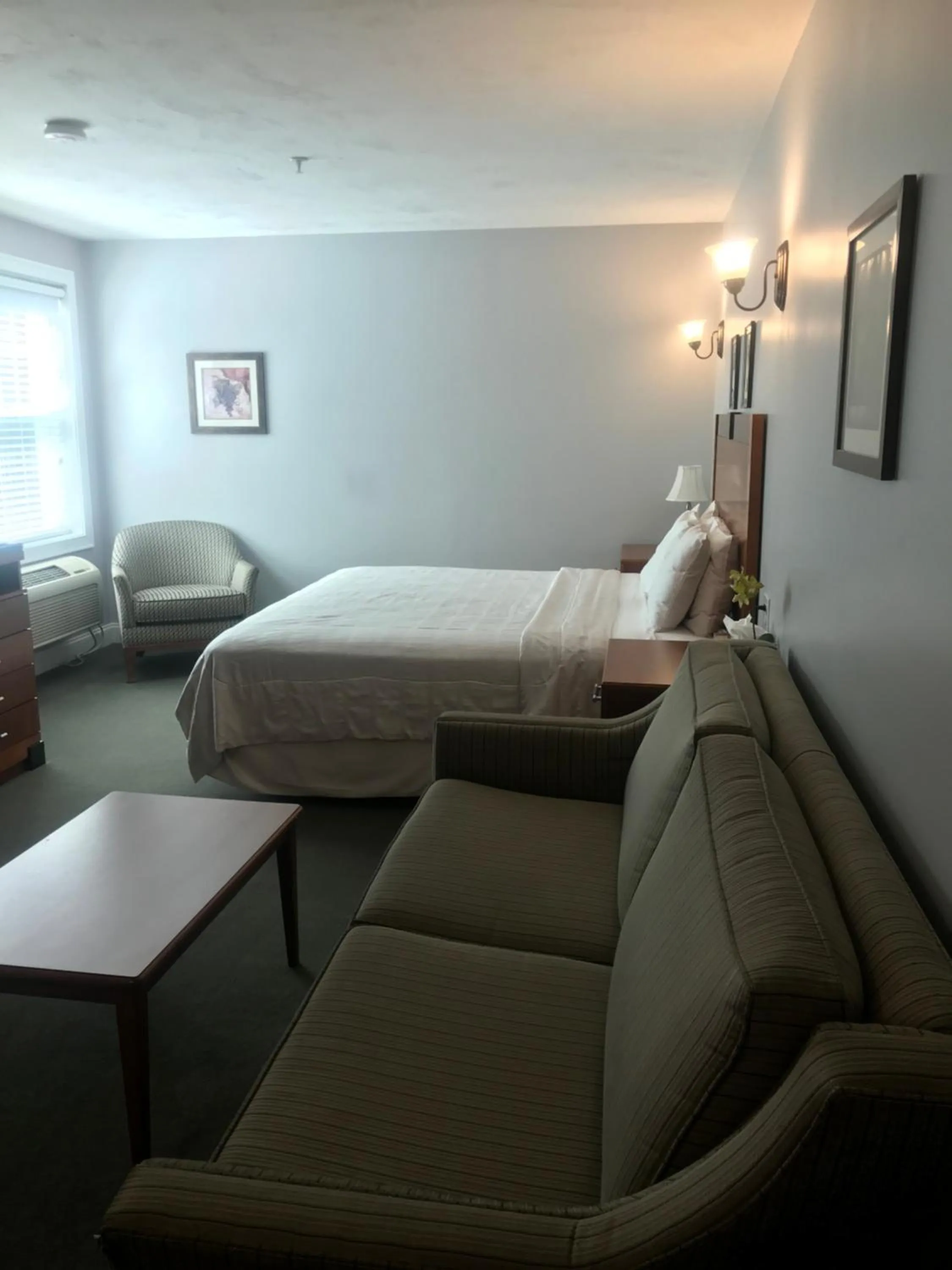 Bed in Crescent Suites Hotel