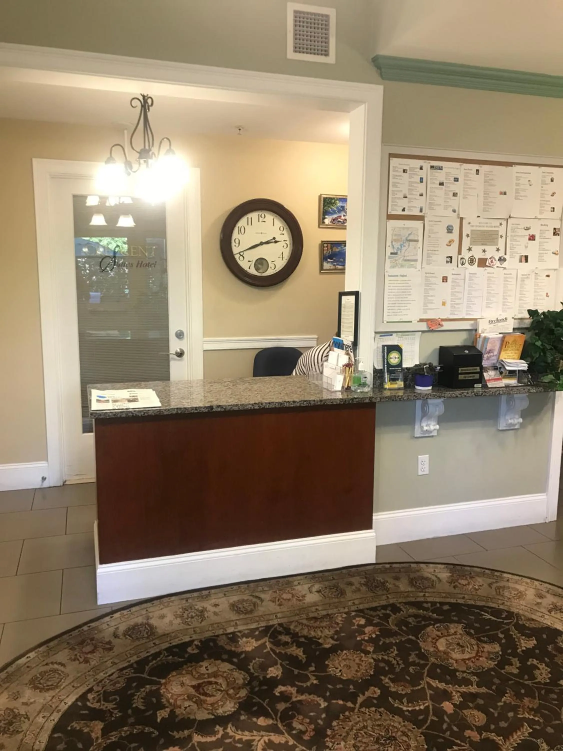 Crescent Suites Hotel