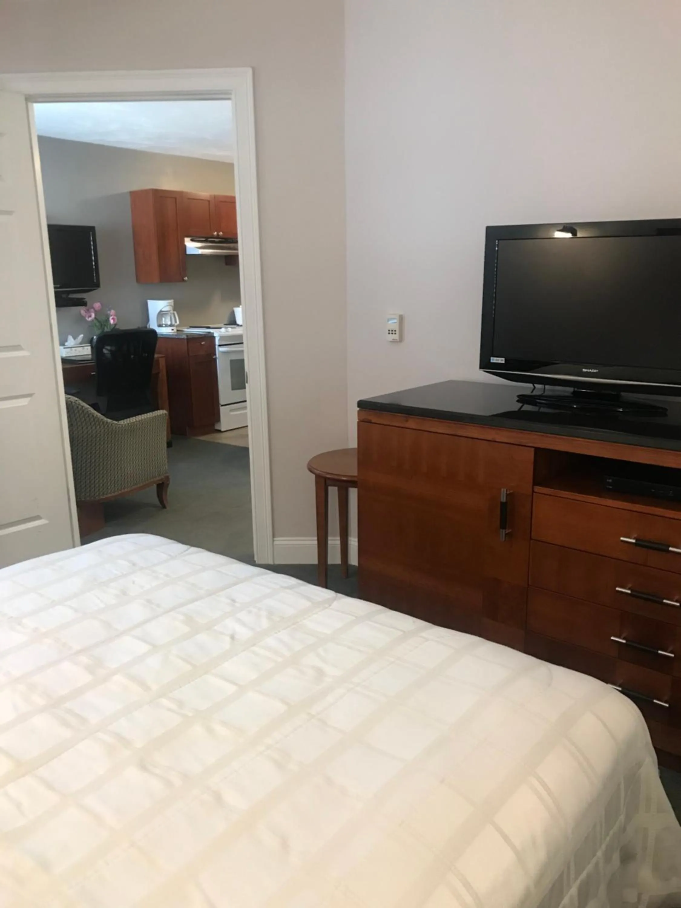 Bed in Crescent Suites Hotel