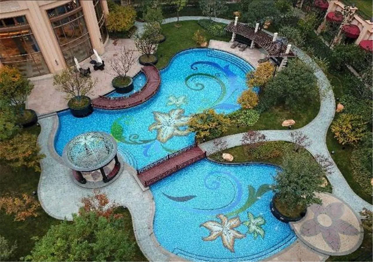Swimming pool in Chateau Star River Shaanxi