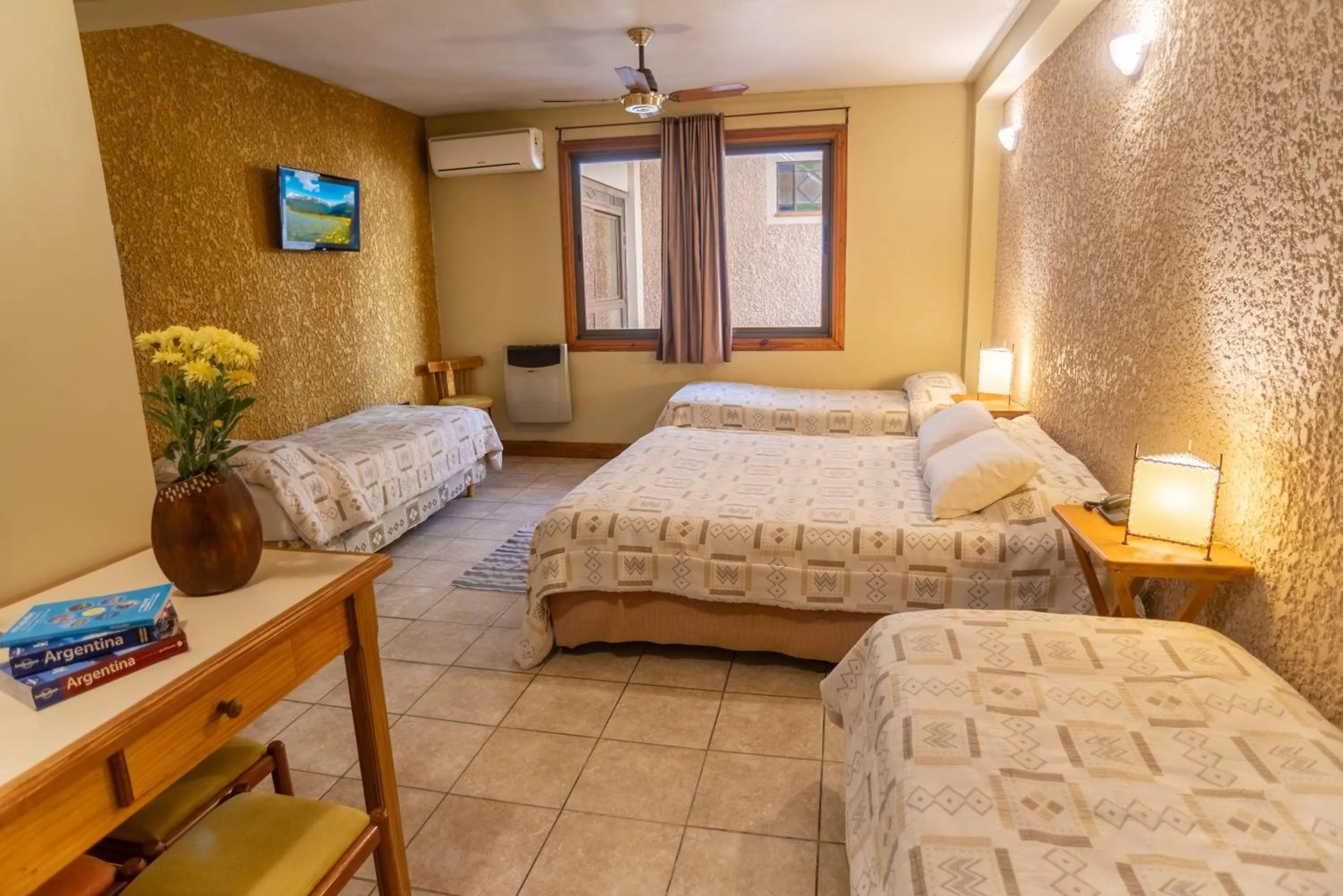 Photo of the whole room, Bed in Hotel Xumec Mendoza Centro