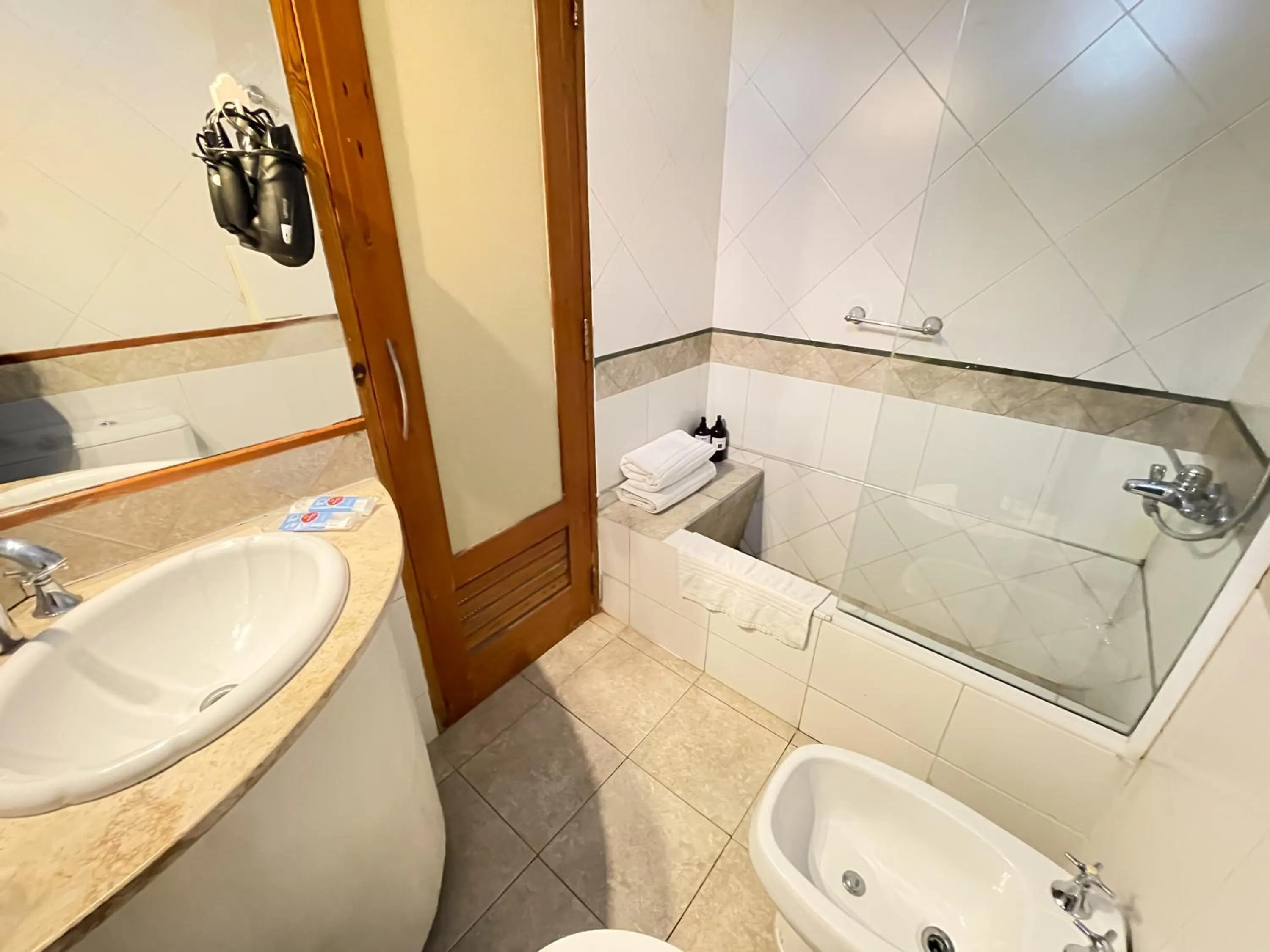 Shower in Hotel Xumec Mendoza Centro