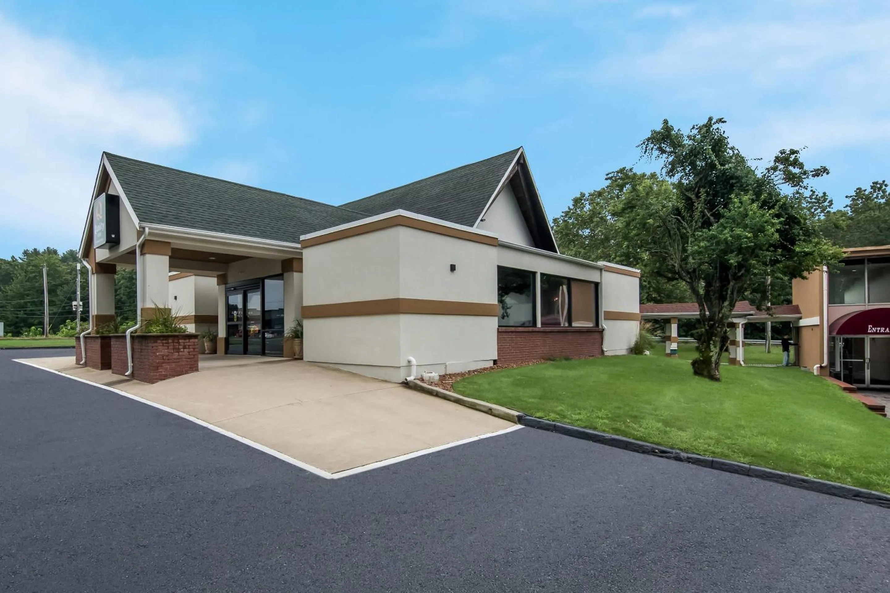 Property building in Quality Inn Westfield - Springfield