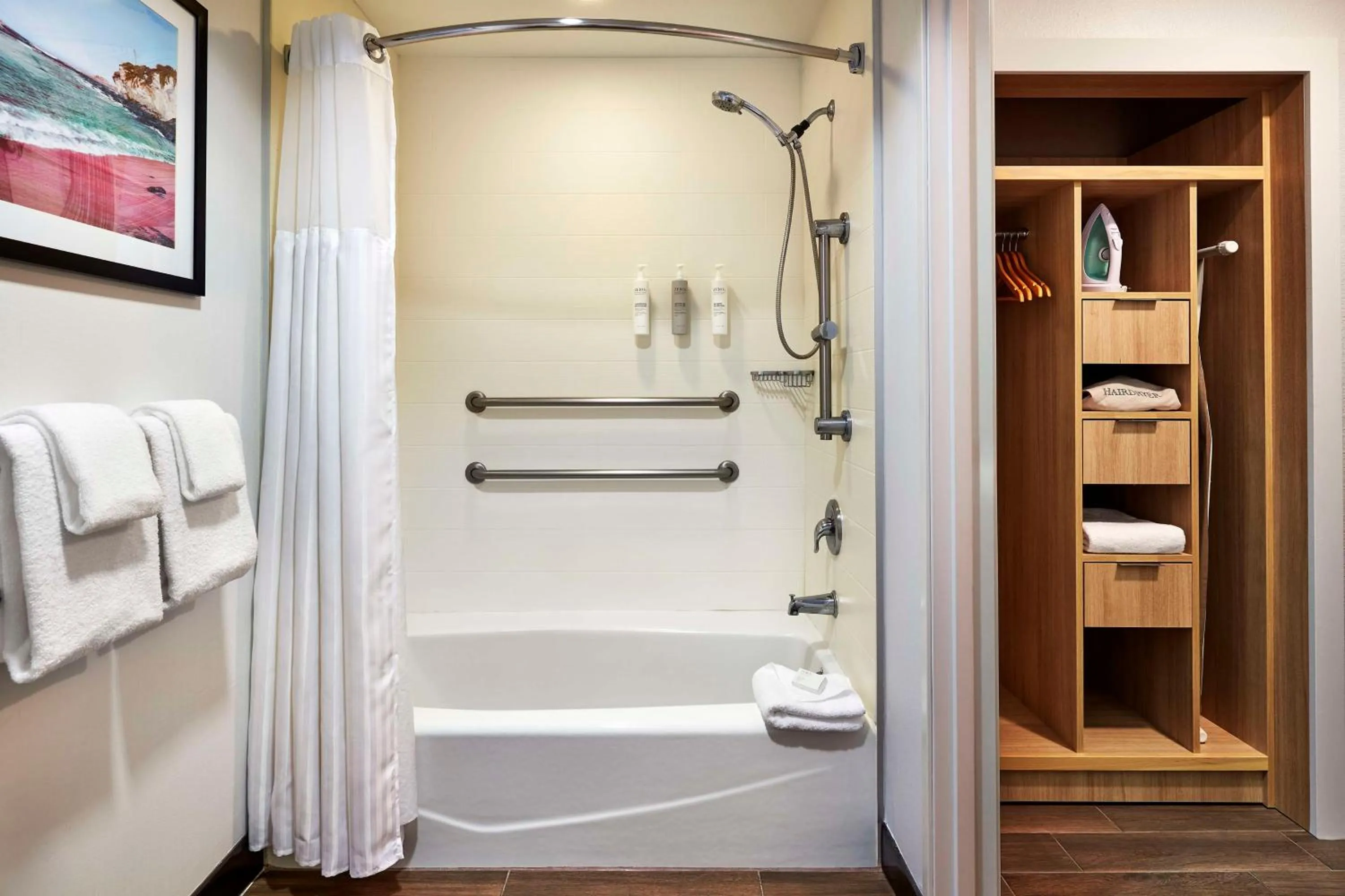 Bathroom in Hilton Garden Inn San Luis Obispo/Pismo Beach