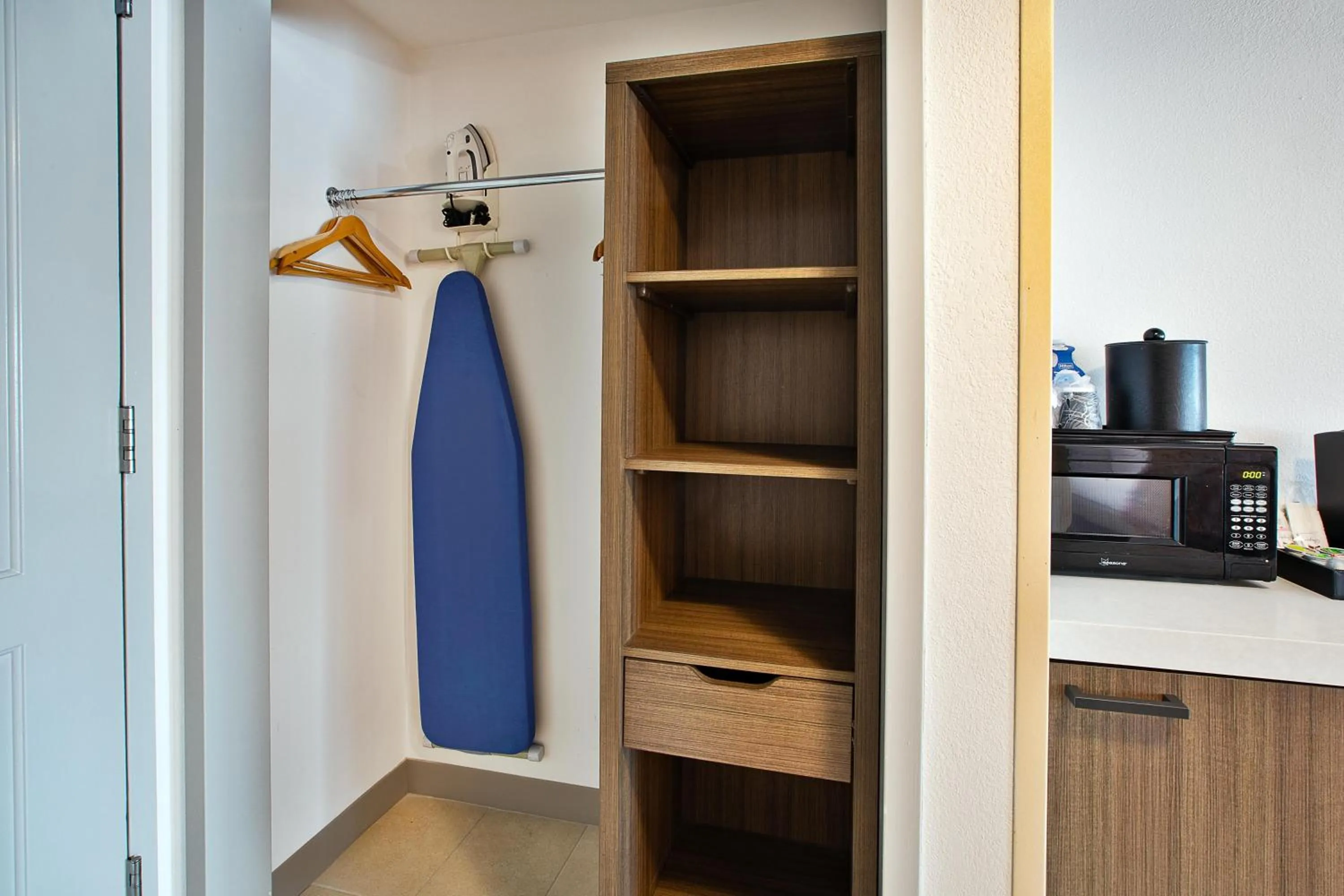 Photo of the whole room in Hilton Garden Inn Chesapeake Greenbrier