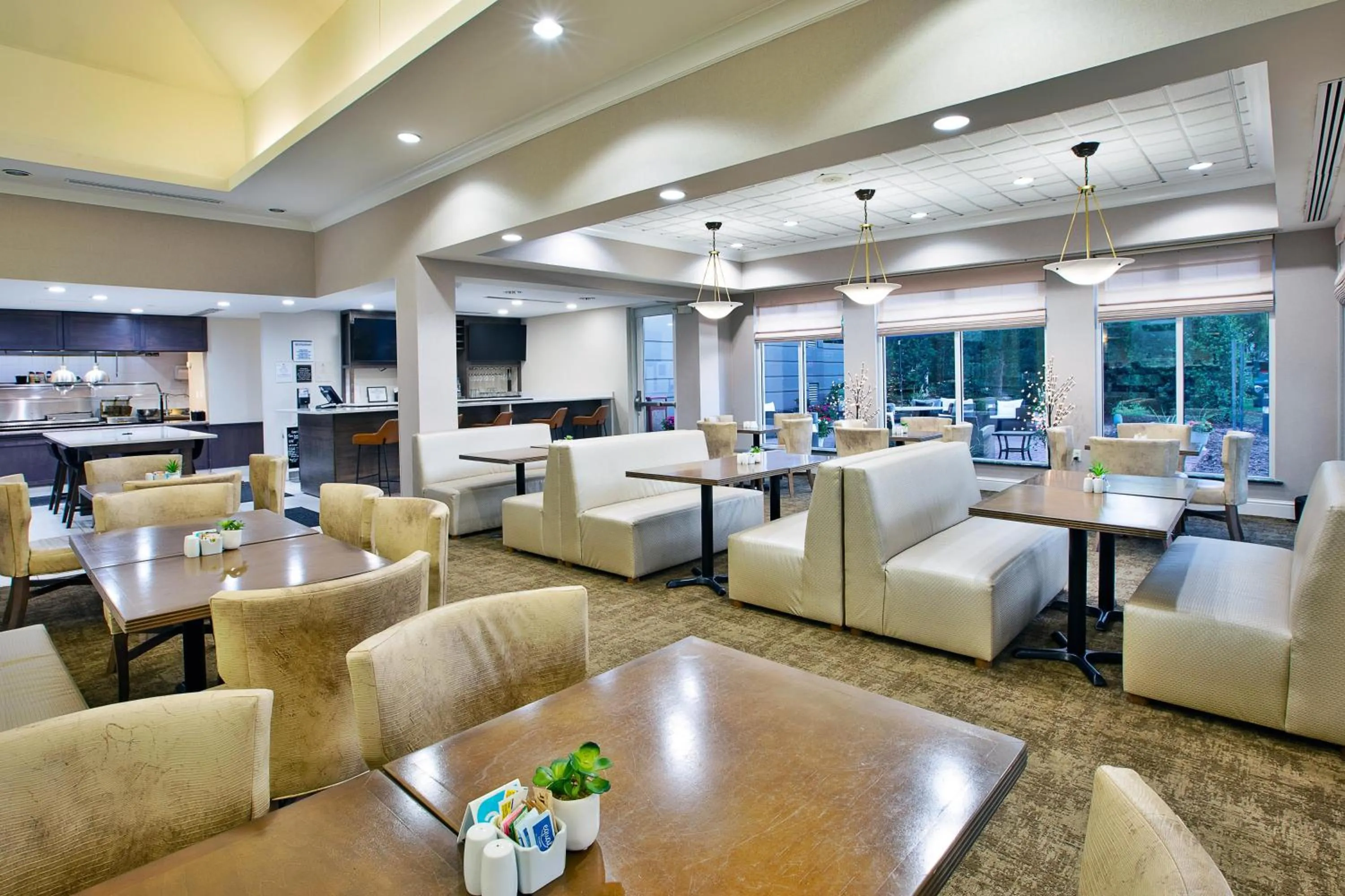 Restaurant/places to eat in Hilton Garden Inn Chesapeake Greenbrier