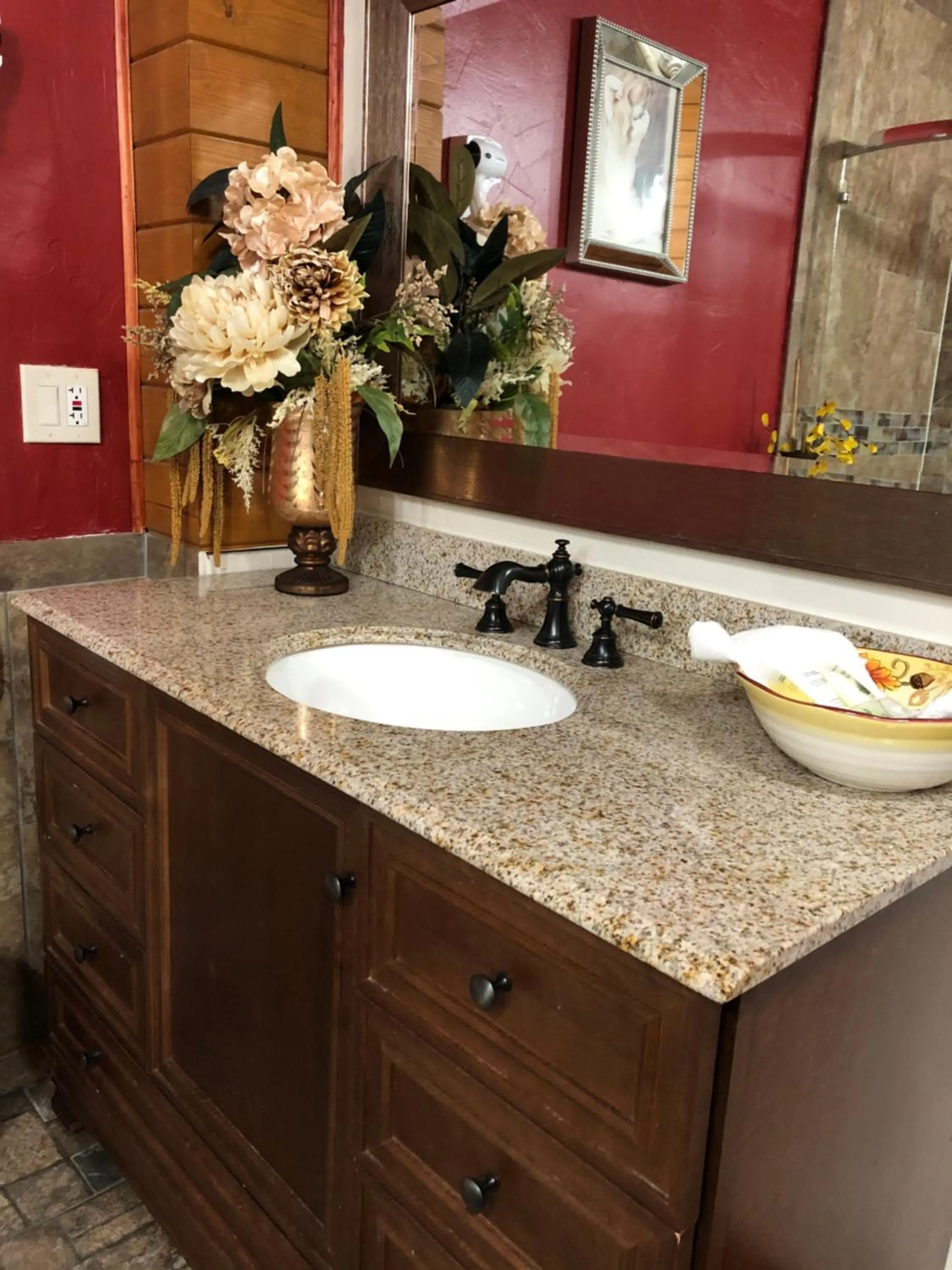 Bathroom in Dunes Motel - Bend