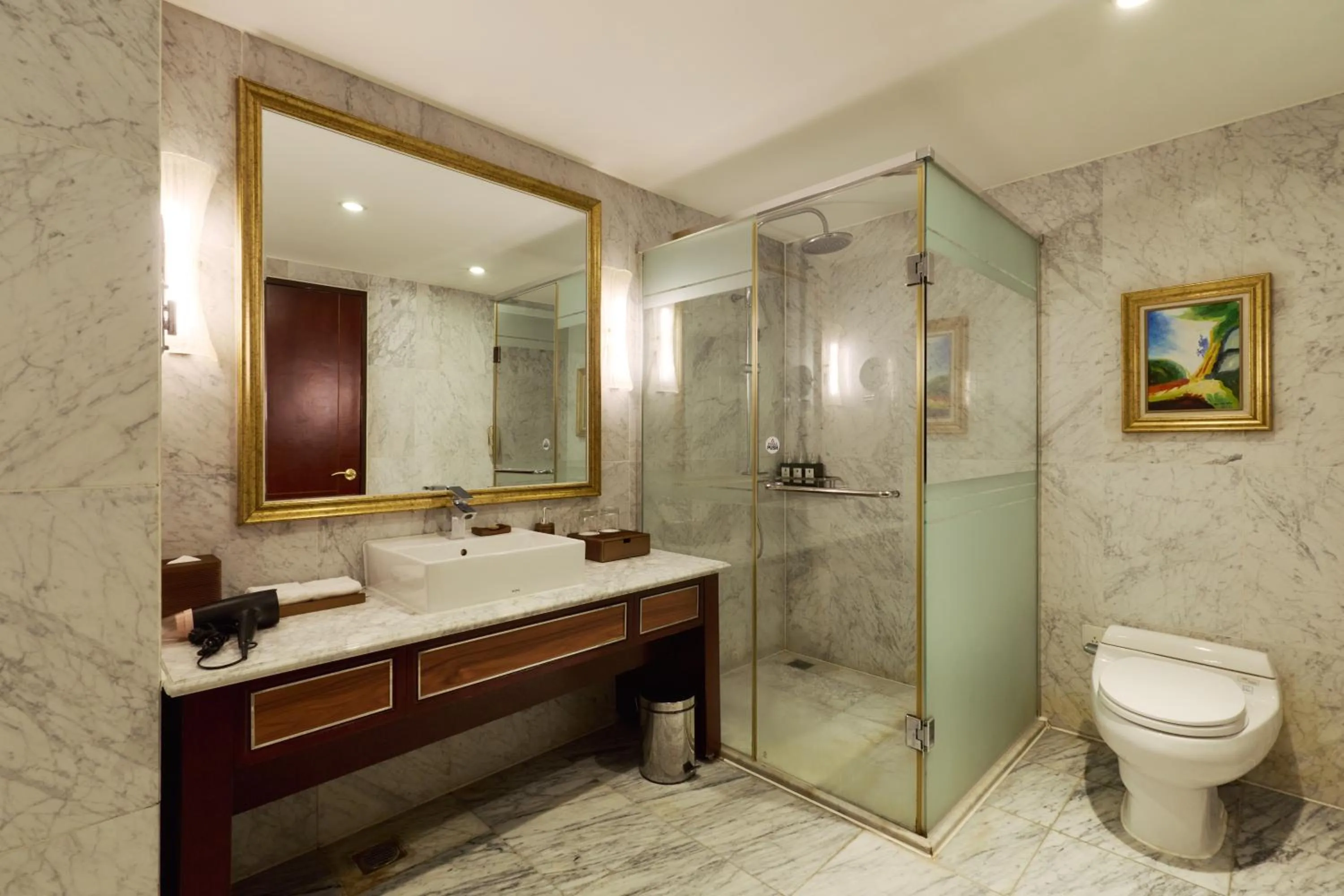 Shower in Grand Plaza Hotel Hanoi