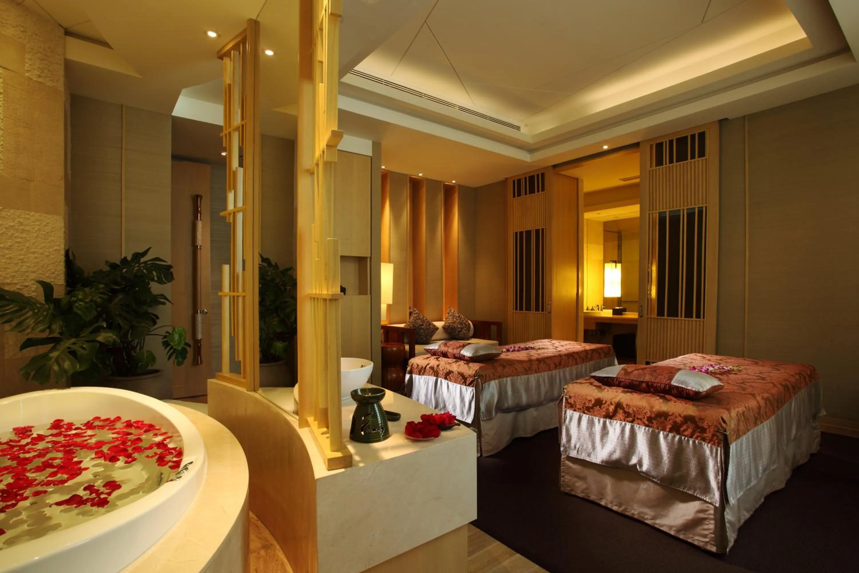 Spa and wellness centre/facilities, Bed in Renaissance Tianjin Lakeview Hotel