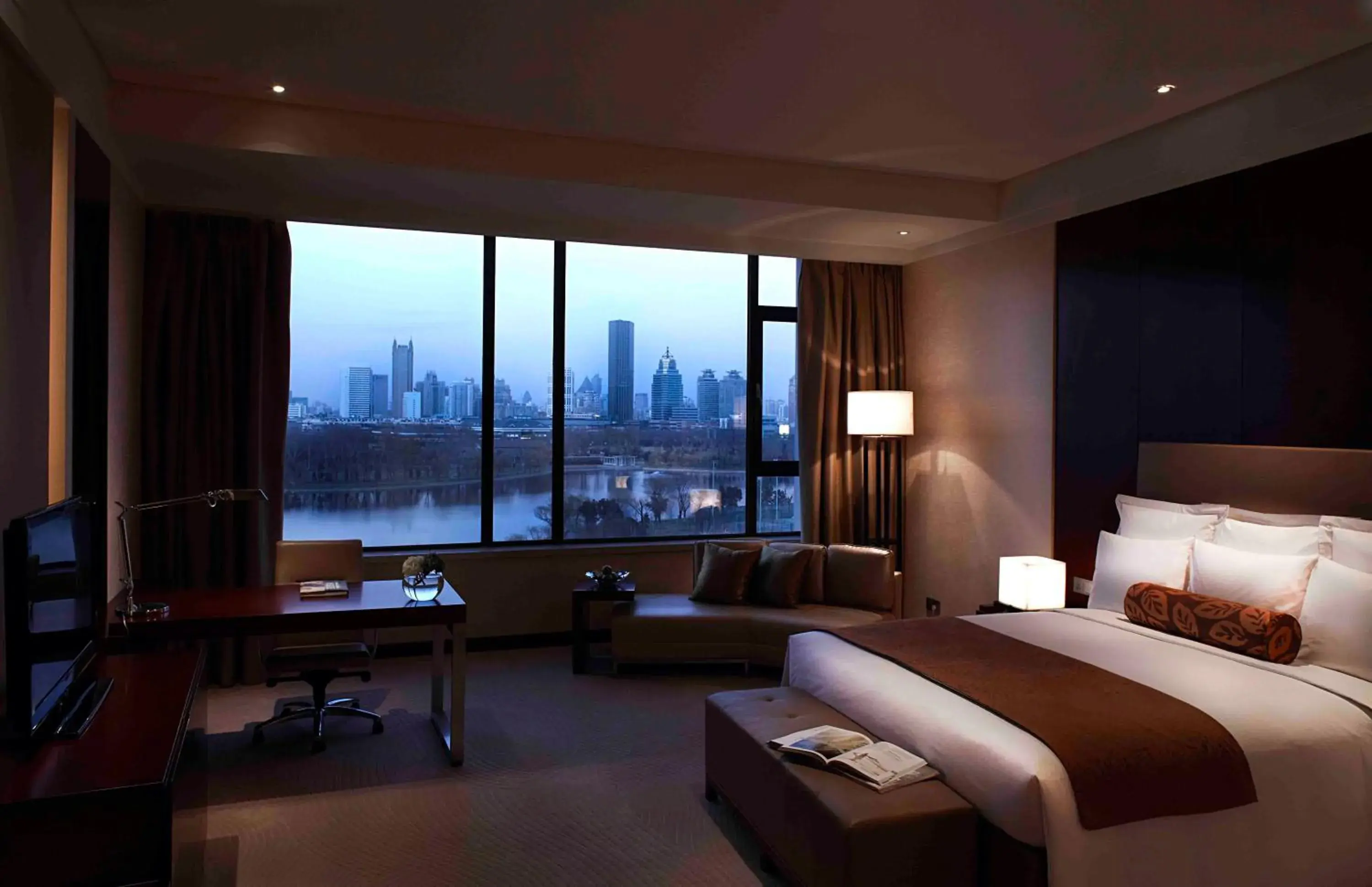 Lakeview King Bed Suite in Renaissance Tianjin Lakeview Hotel Lakeview King Bed Suite in Renaissance Tianjin Lakeview Hotel