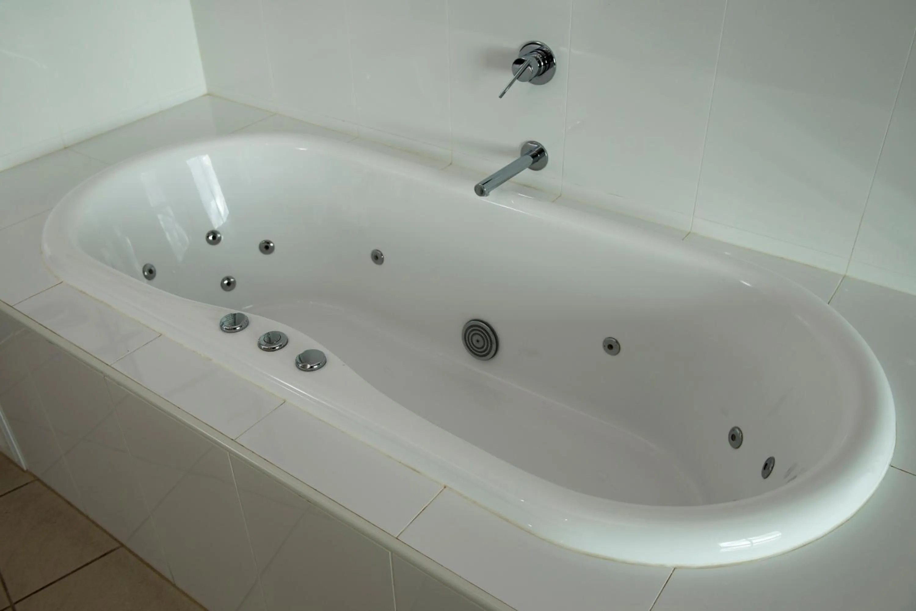 Bathroom in Wallaroo Marina Apartments