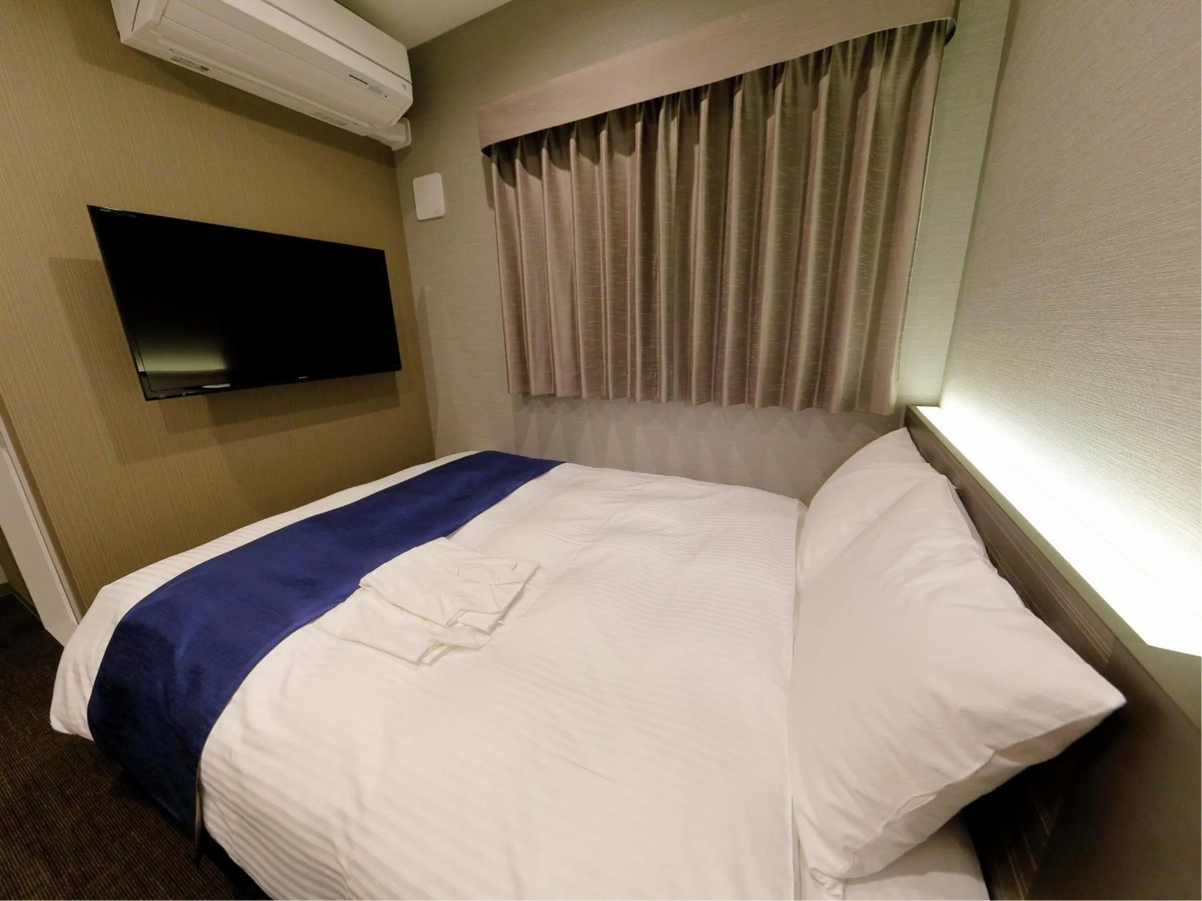 Photo of the whole room, Bed in Act Hotel Roppongi