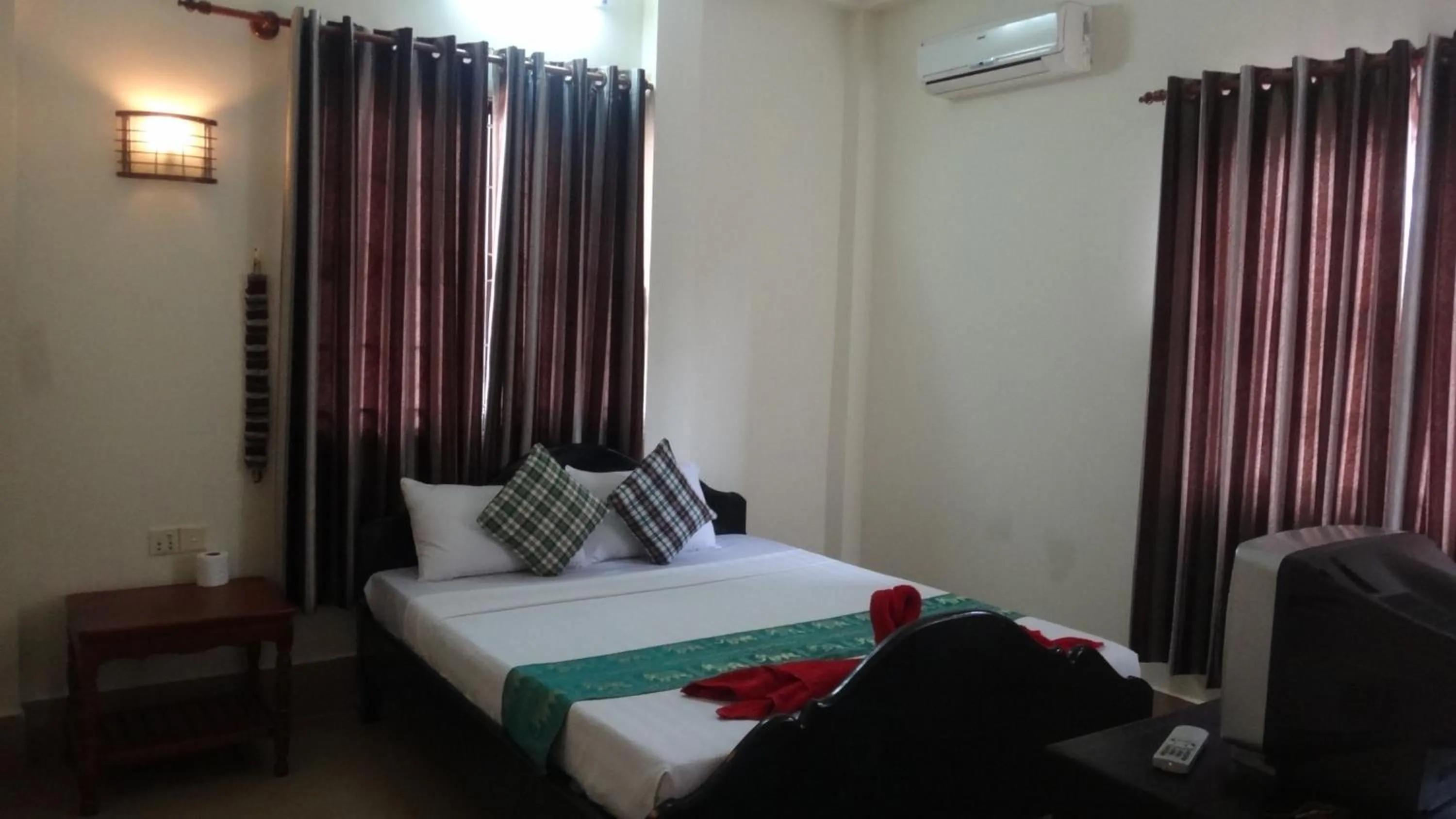 Bed in Victory Guest House