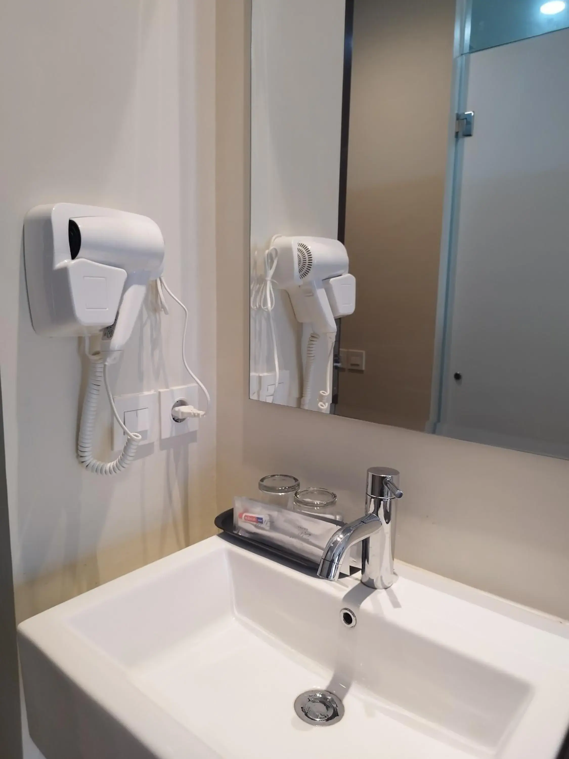 Deluxe Twin Room in Grand Whiz Hotel Trawas Mojokerto Deluxe Twin Room in Grand Whiz Hotel Trawas Mojokerto