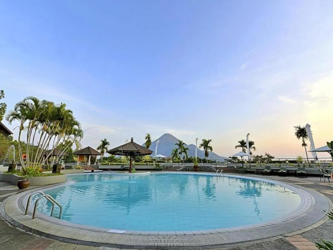 Swimming pool in Grand Whiz Hotel Trawas Mojokerto