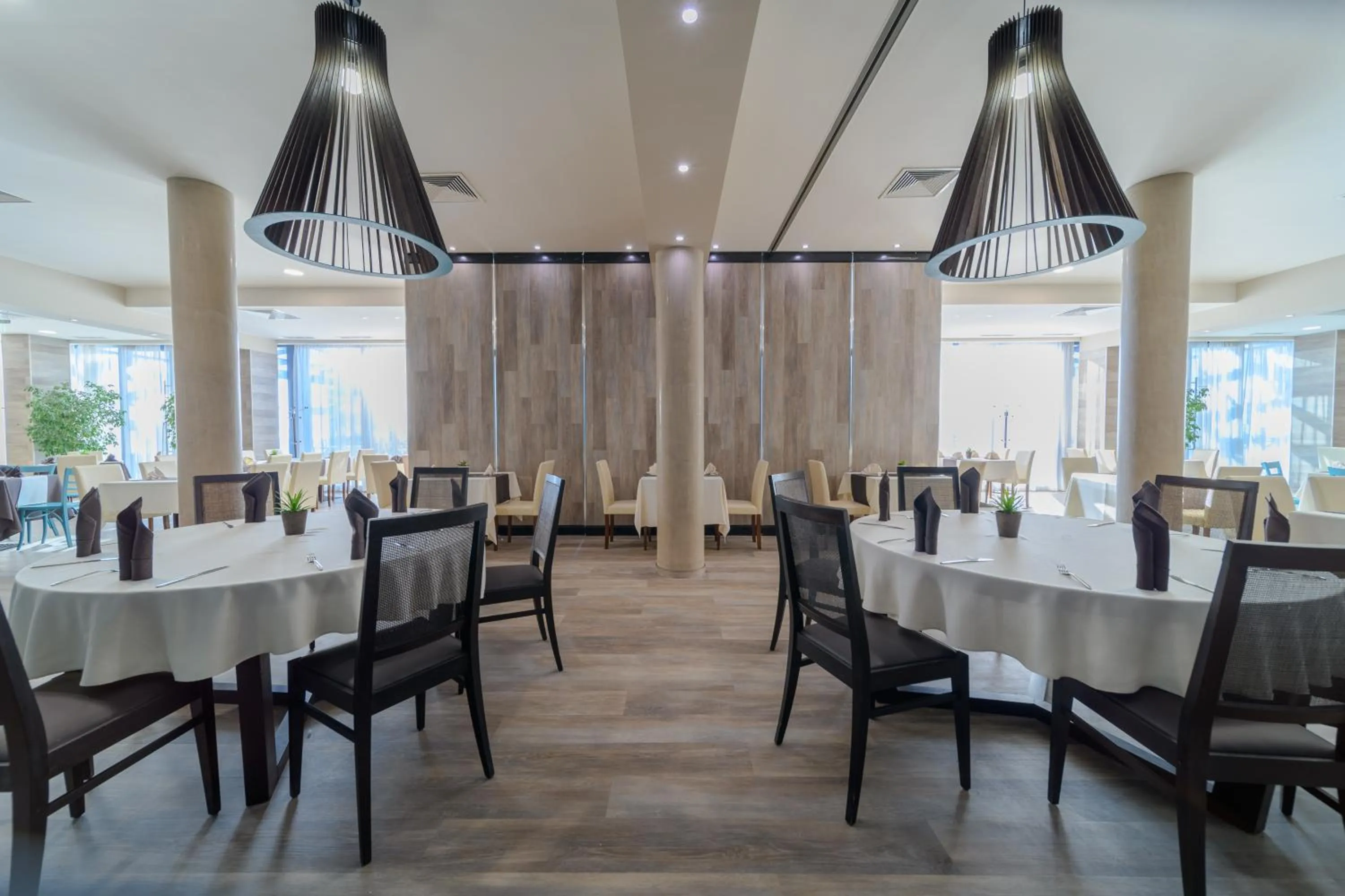 Restaurant/places to eat in Azalia Beach Hotel Balneo & SPA