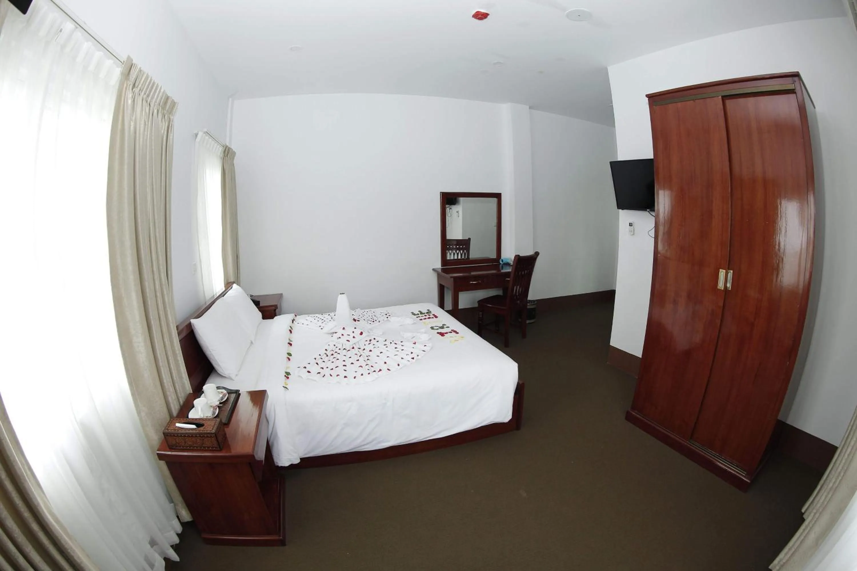 Bedroom, Bed in Virtue Highland Hotel