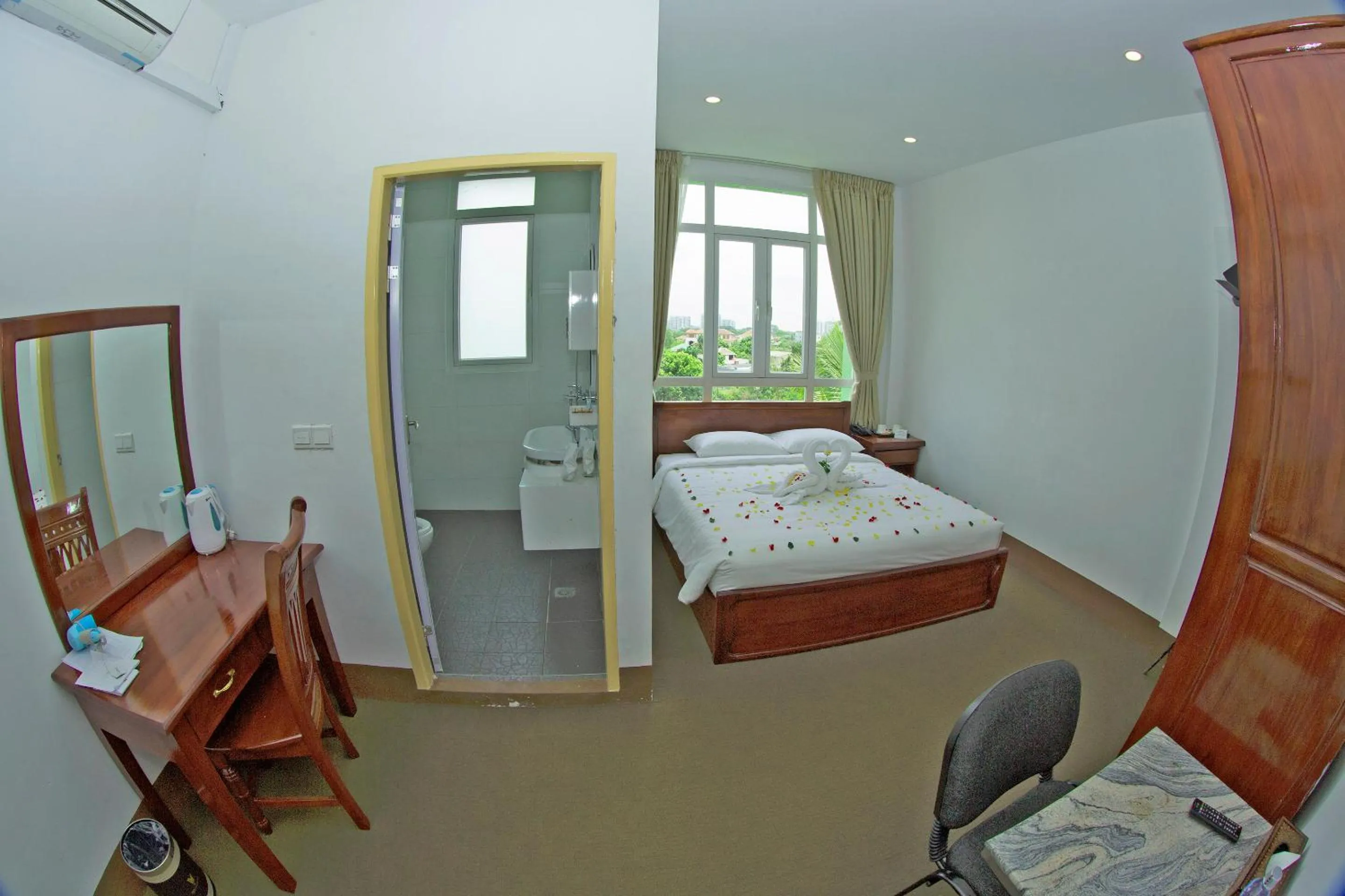 Bedroom, Bed in Virtue Highland Hotel