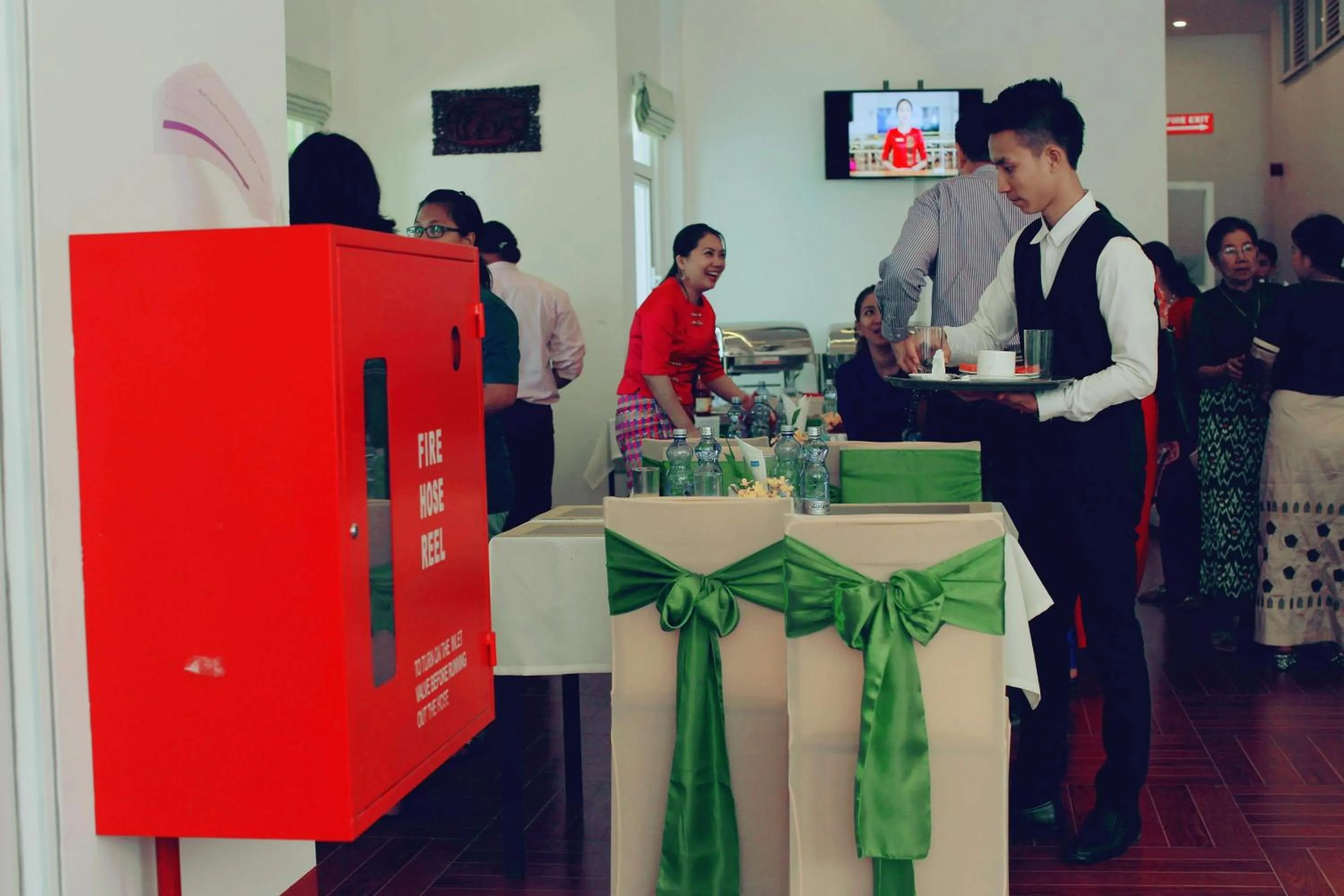 Restaurant/places to eat in Virtue Highland Hotel