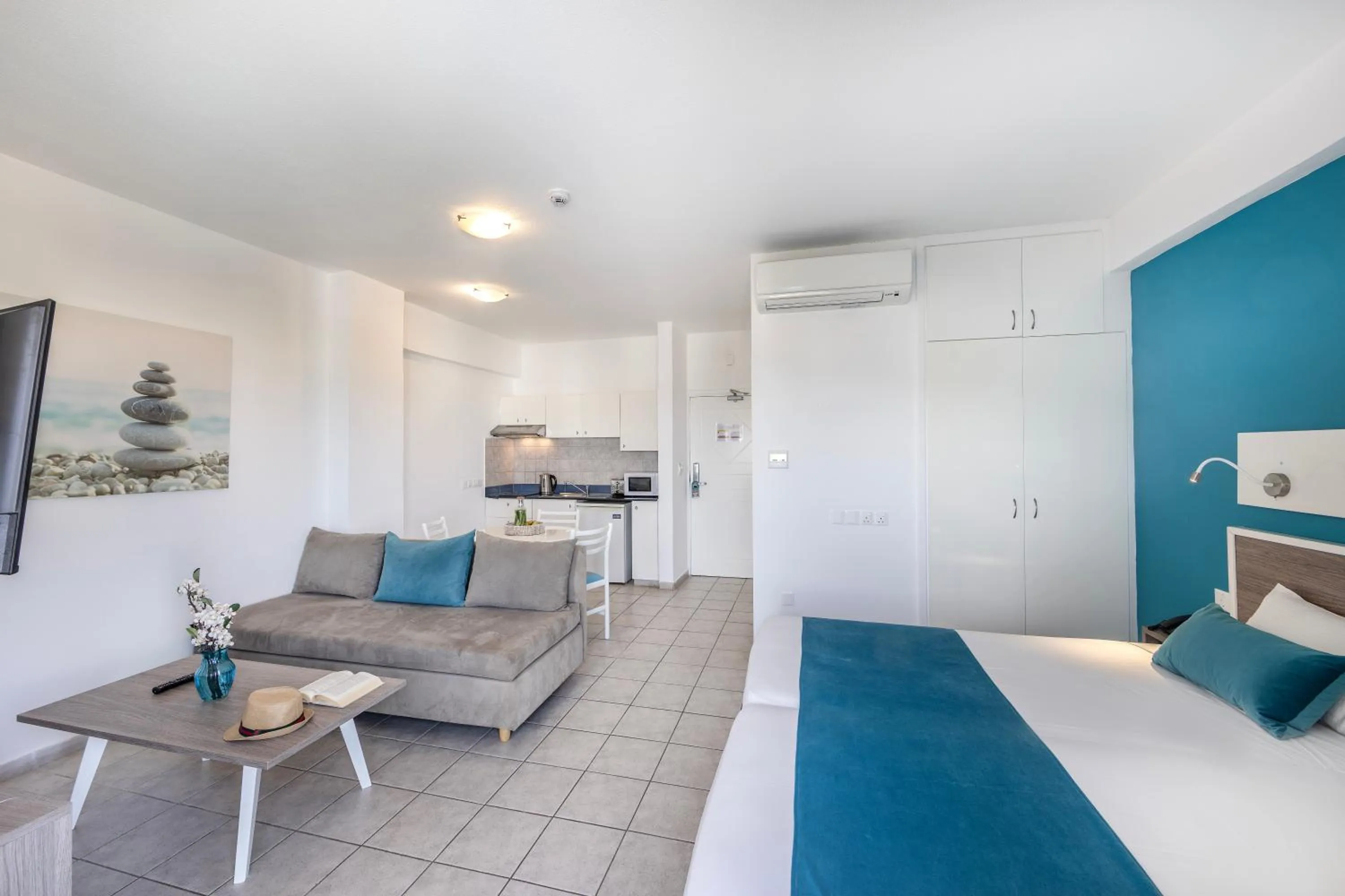 Lantiana Gardens ApartHotel