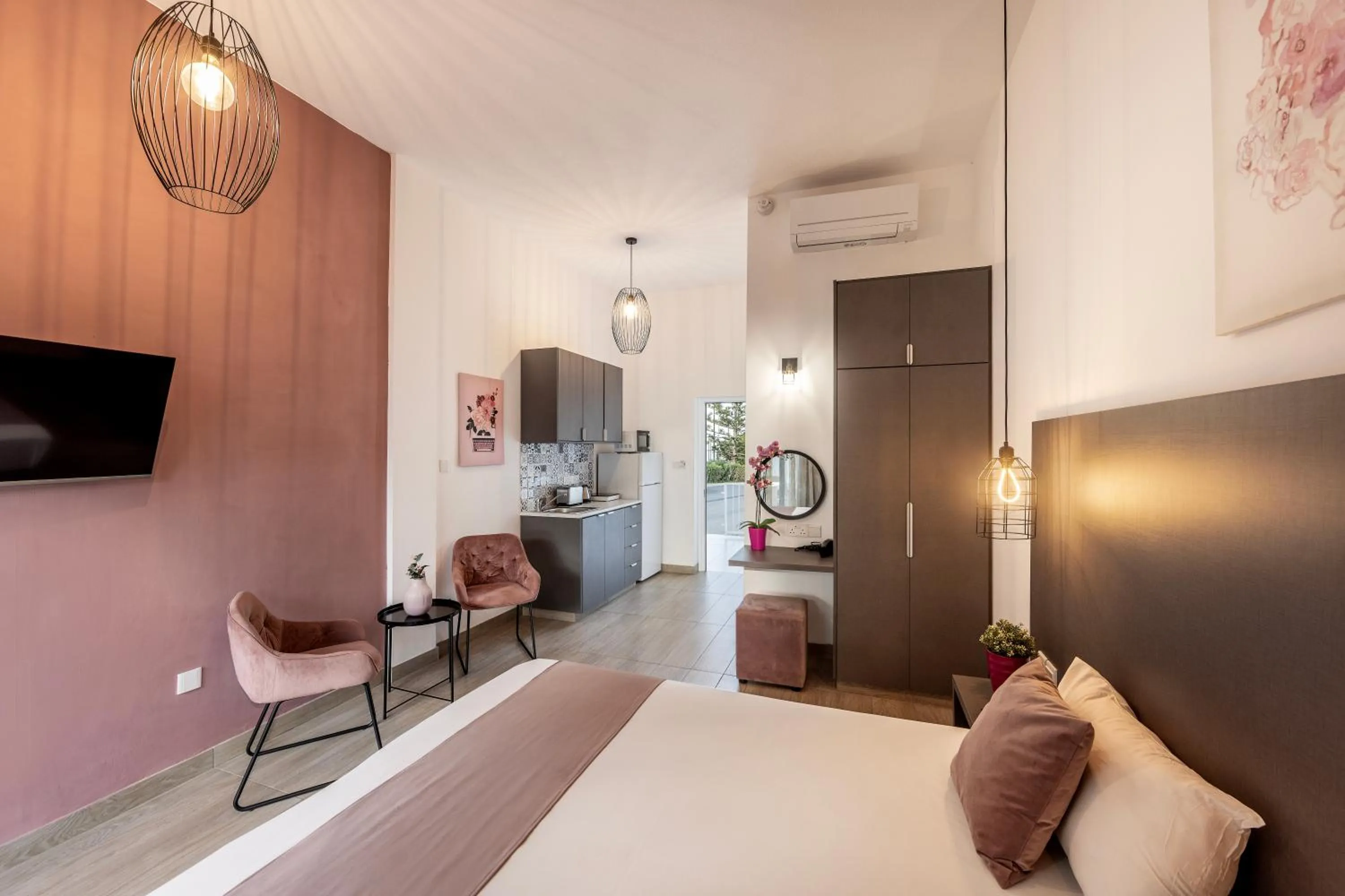 Bed in Lantiana Gardens ApartHotel