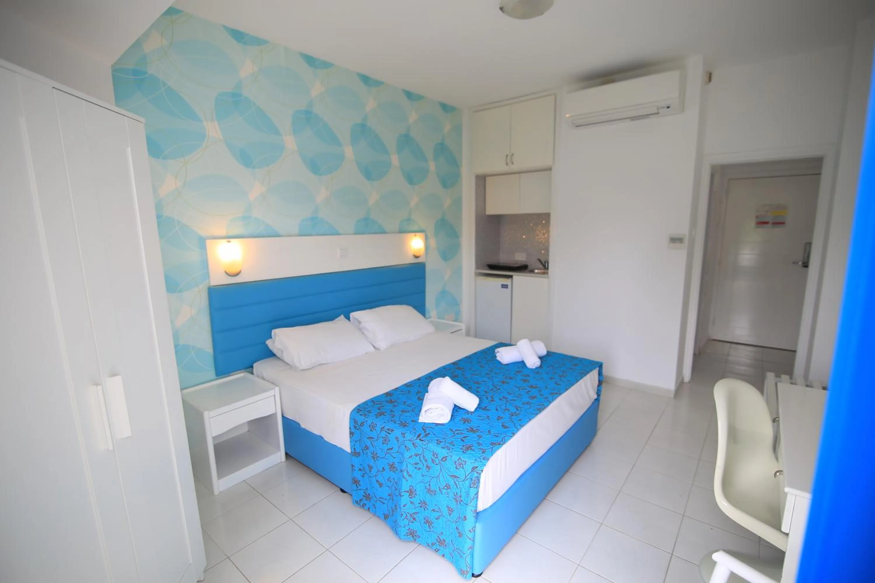 Photo of the whole room in Lantiana Gardens ApartHotel