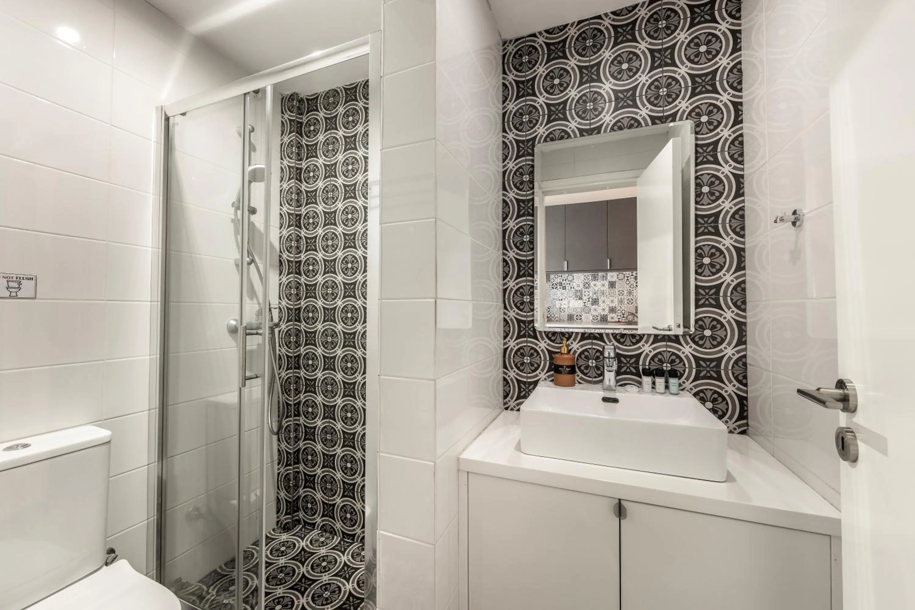 Lantiana Gardens ApartHotel