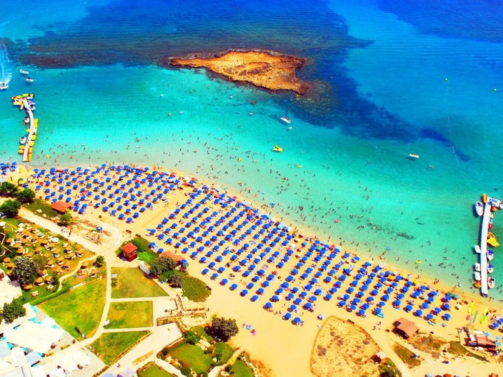 Beach in Lantiana Gardens ApartHotel