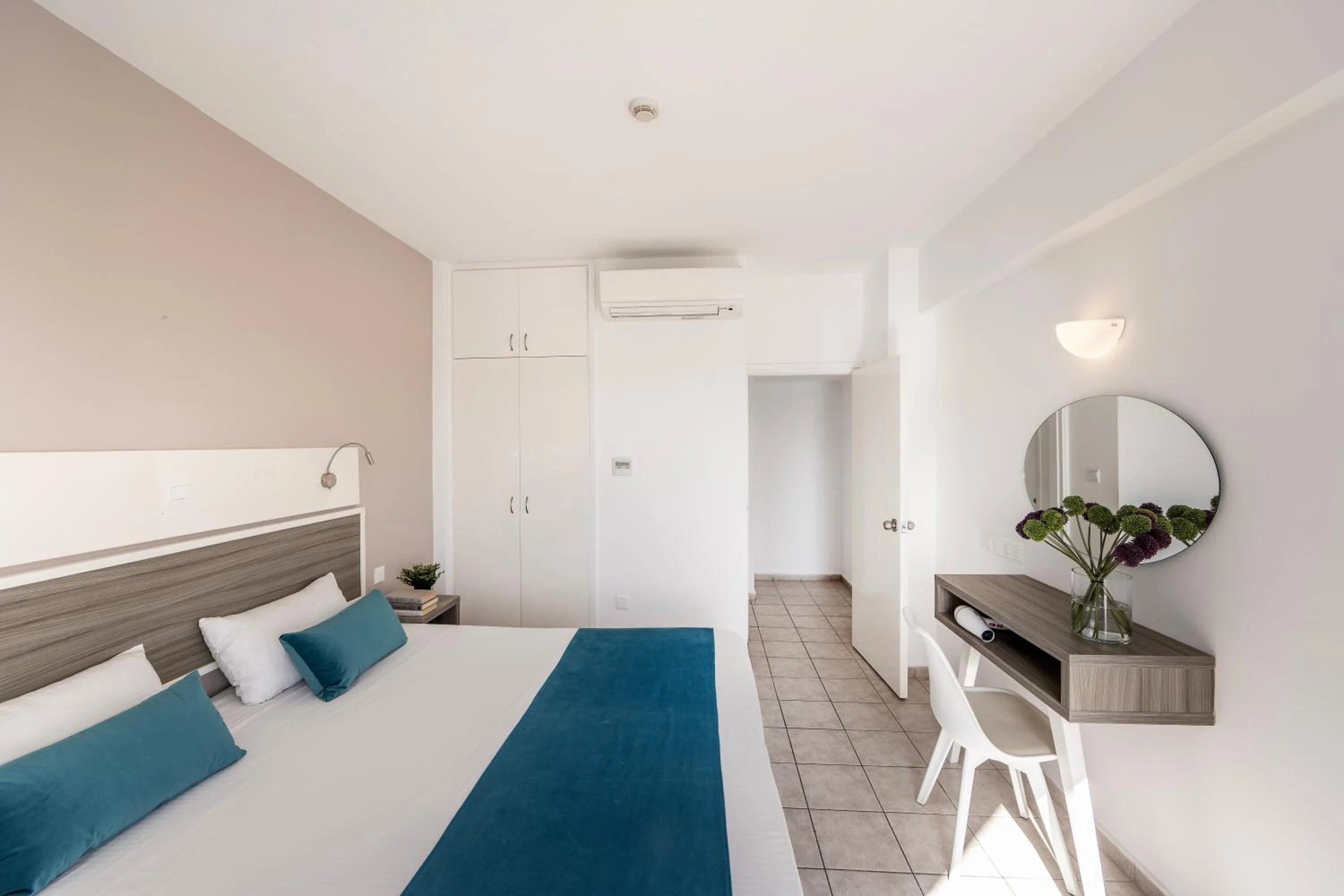 Bed in Lantiana Gardens ApartHotel