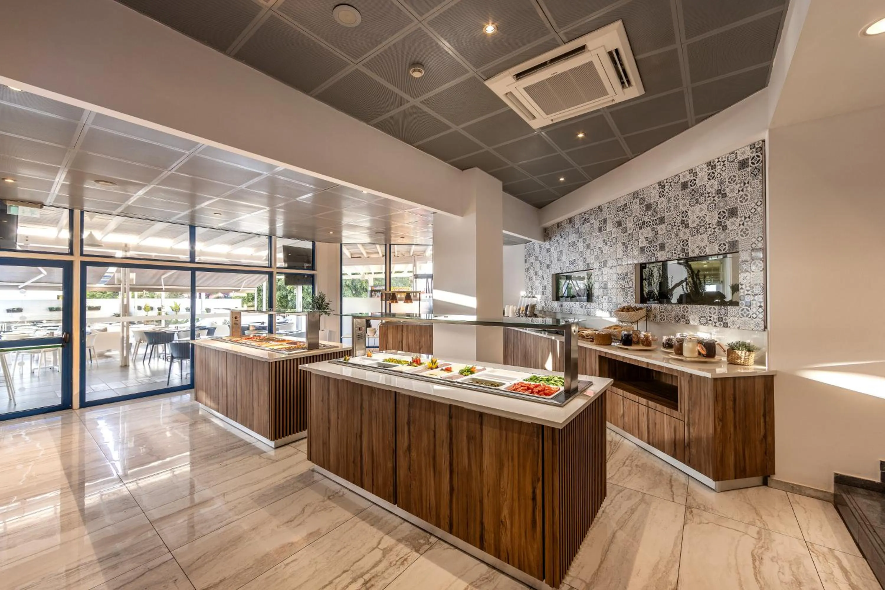 Lantiana Gardens ApartHotel