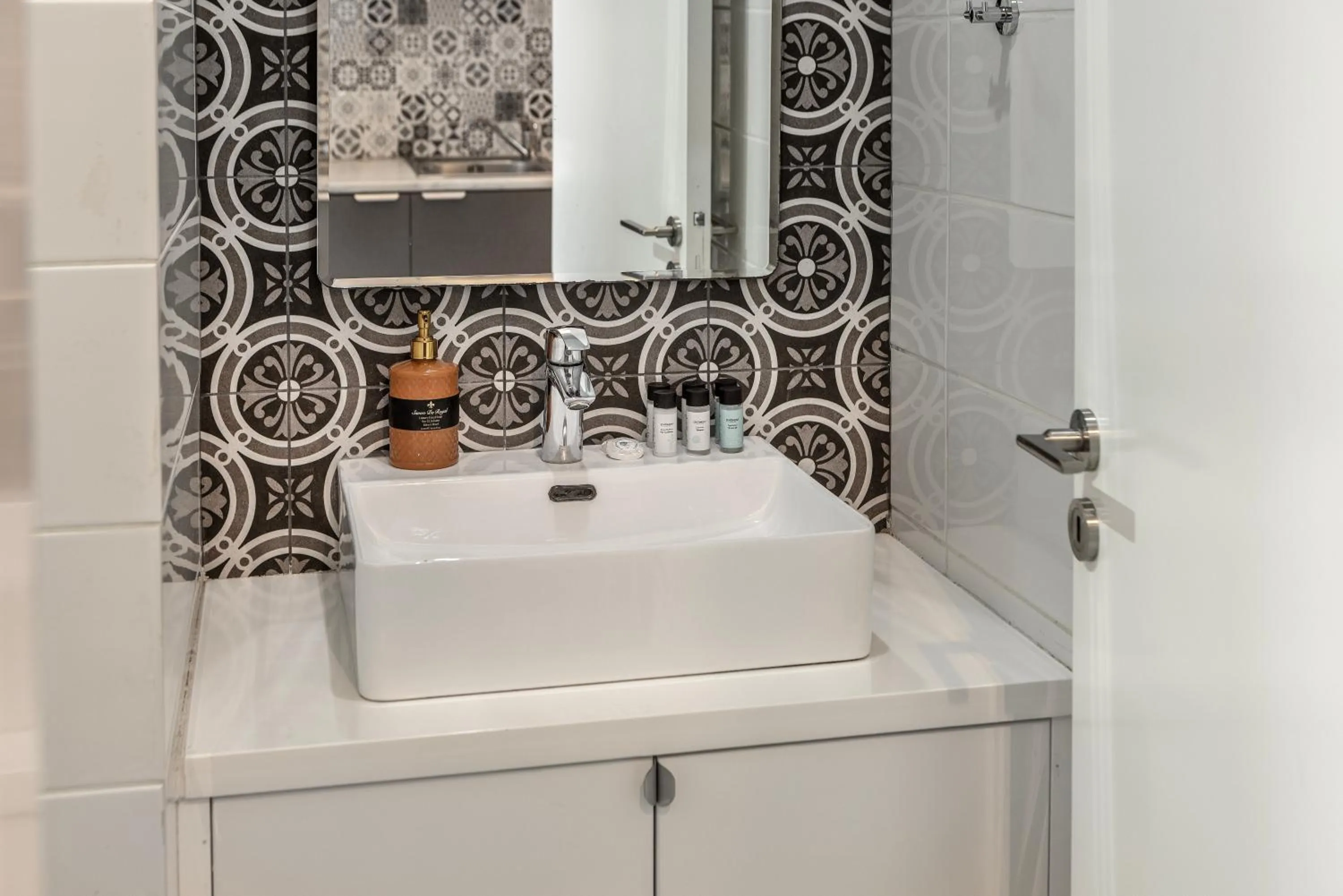 Lantiana Gardens ApartHotel