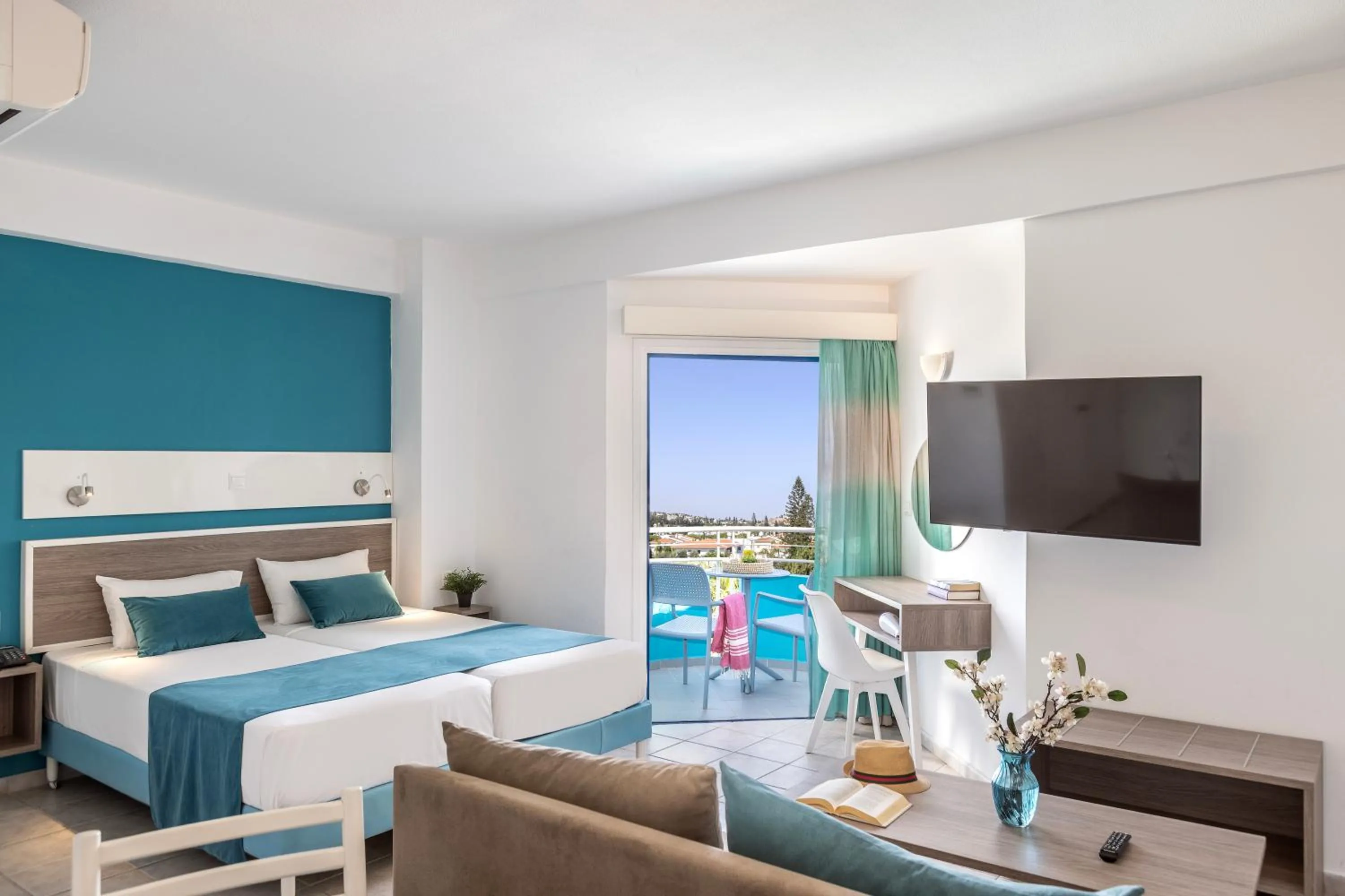 Bed in Lantiana Gardens ApartHotel