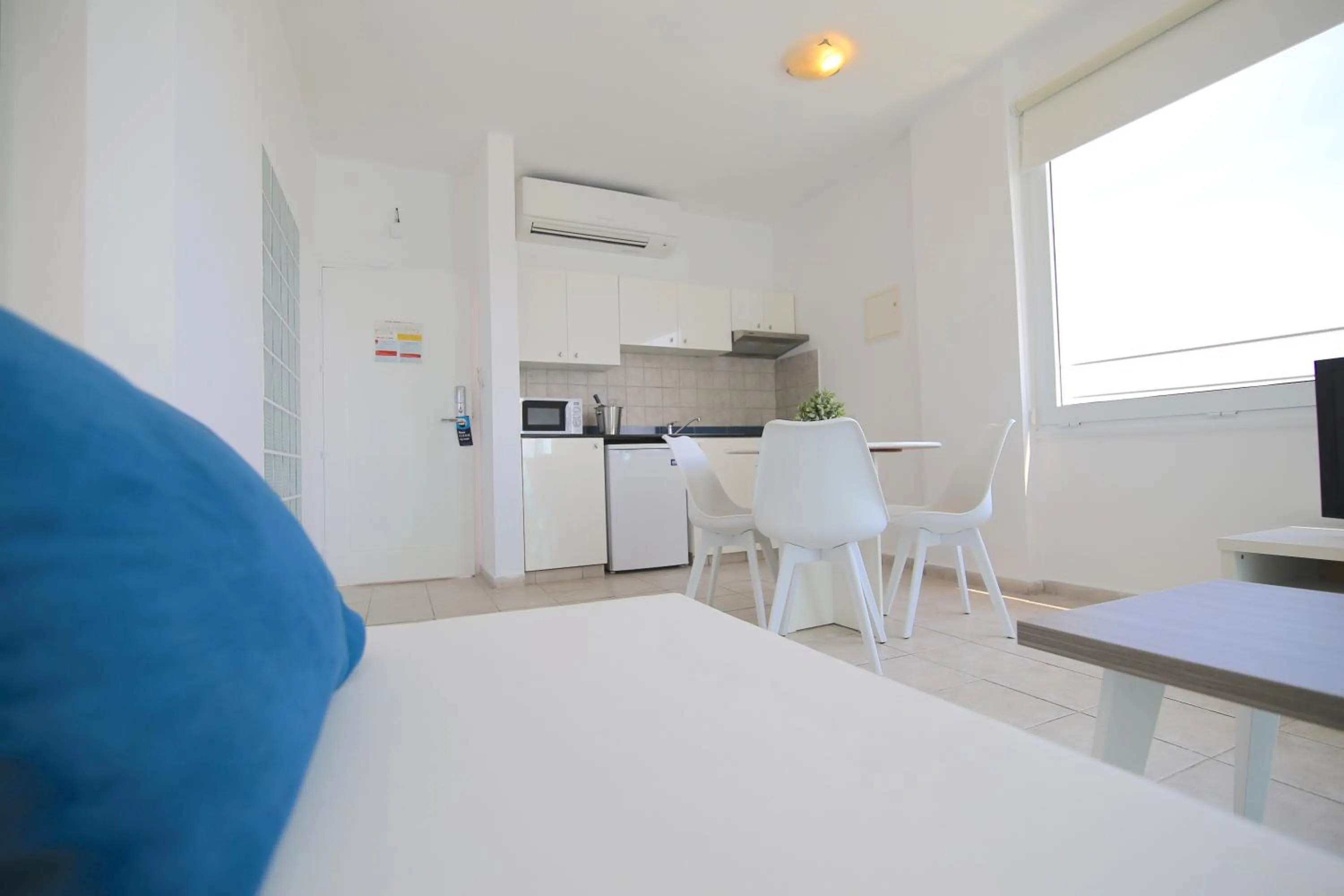 Kitchen or kitchenette in Lantiana Gardens ApartHotel