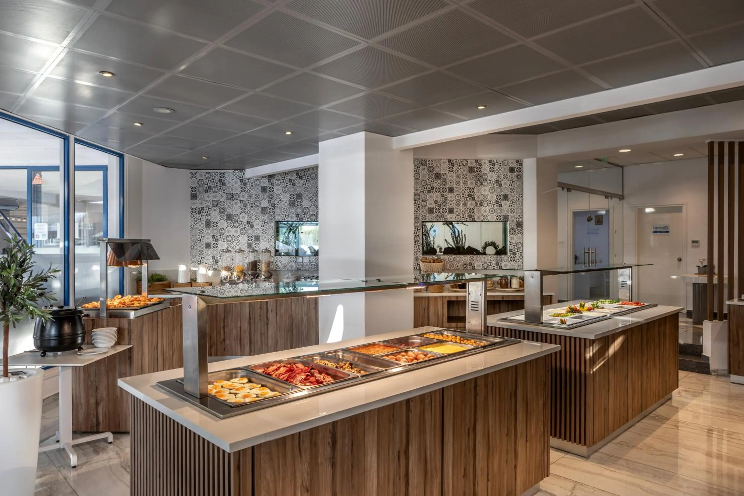 Lantiana Gardens ApartHotel