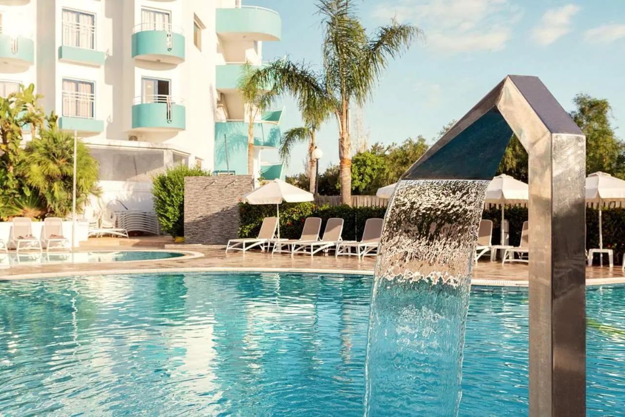 Swimming pool in Lantiana Gardens ApartHotel