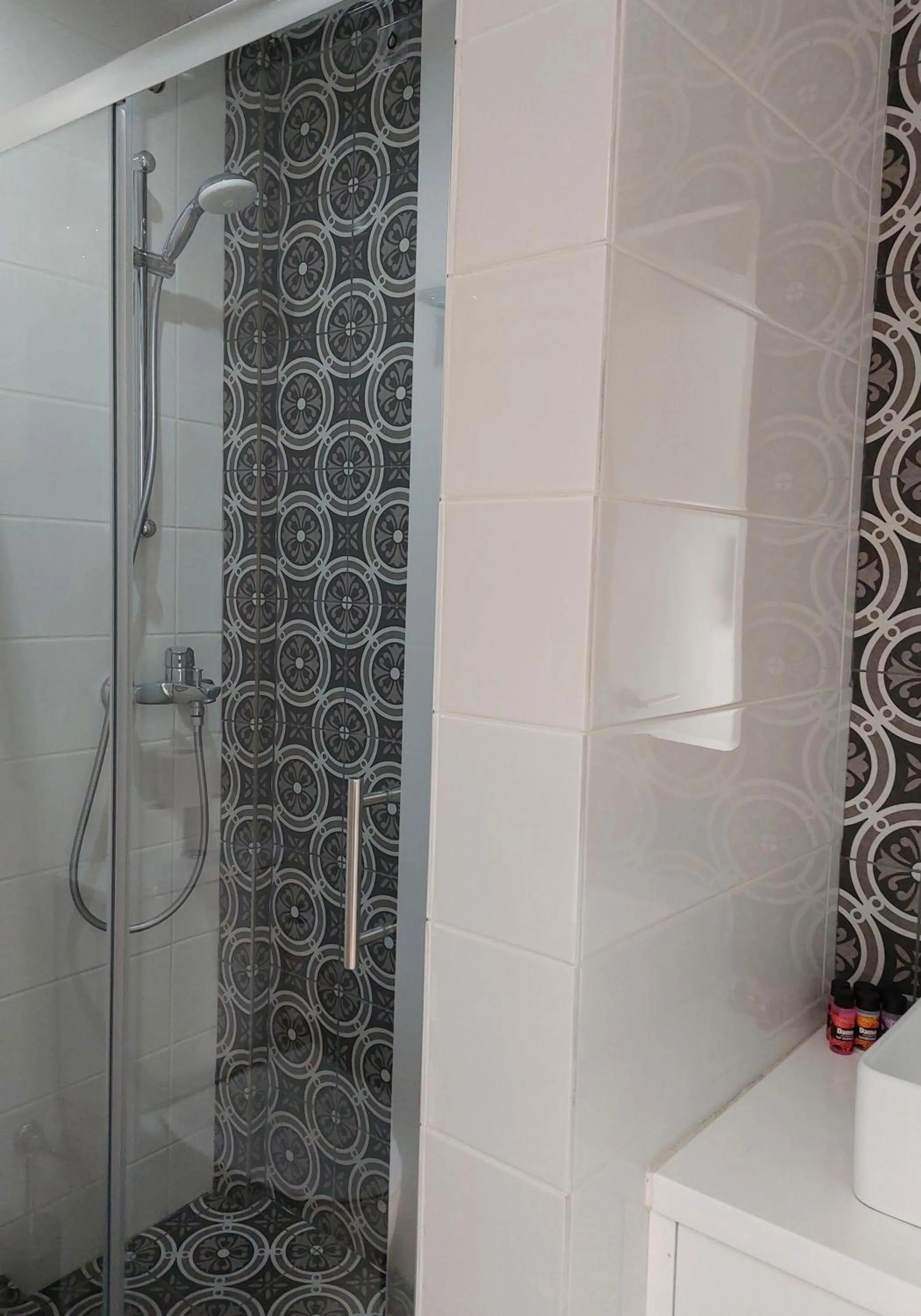 Bathroom in Lantiana Gardens ApartHotel