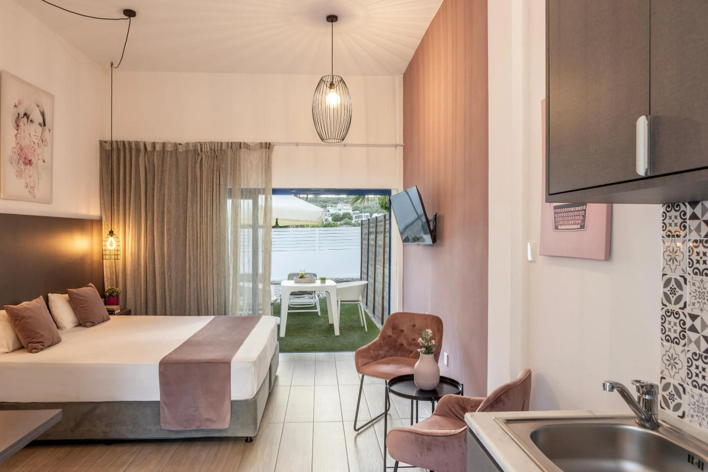 Bed in Lantiana Gardens ApartHotel