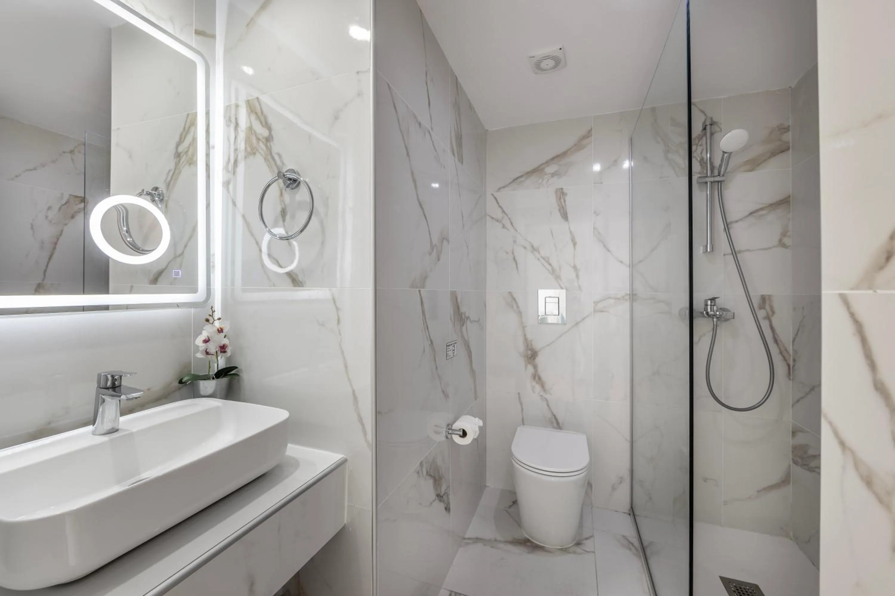 Lantiana Gardens ApartHotel