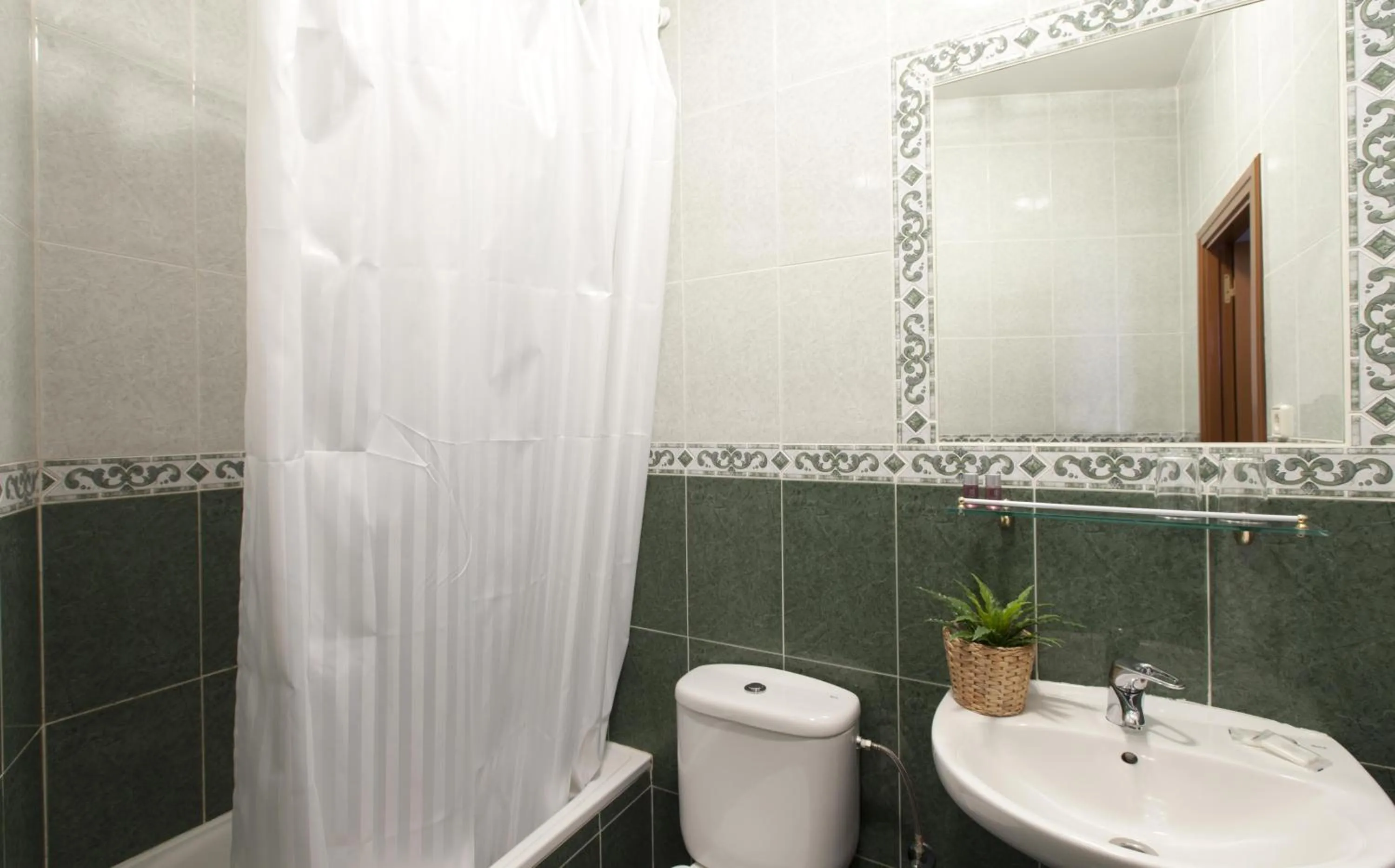 Bathroom in Hostal Condestable