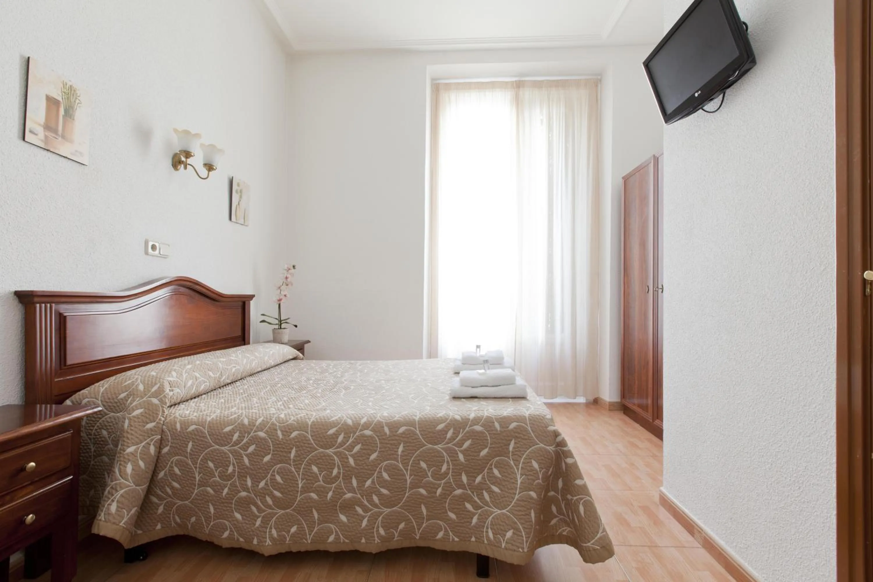 Photo of the whole room, Bed in Hostal Condestable