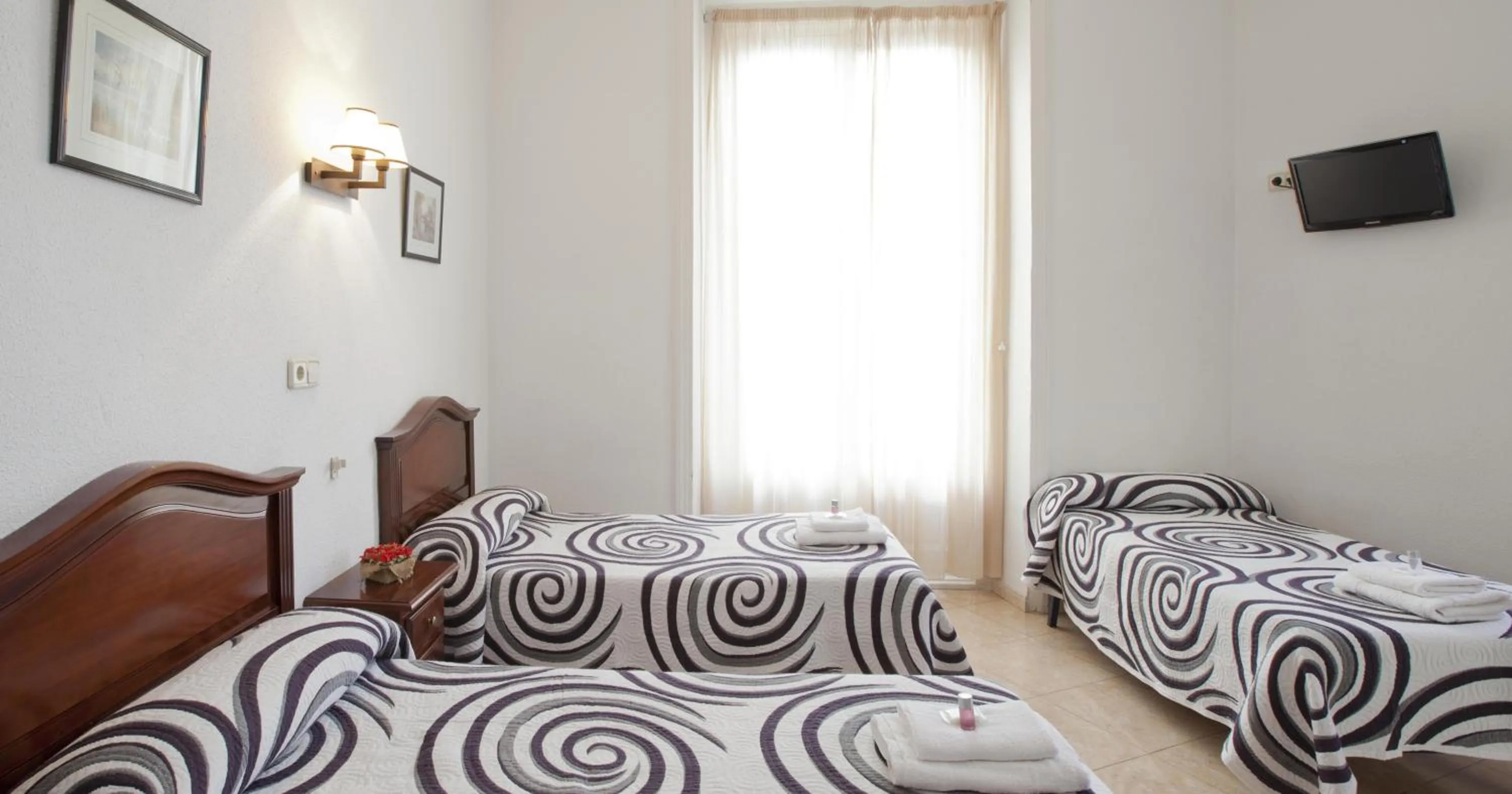 Photo of the whole room, Bed in Hostal Condestable